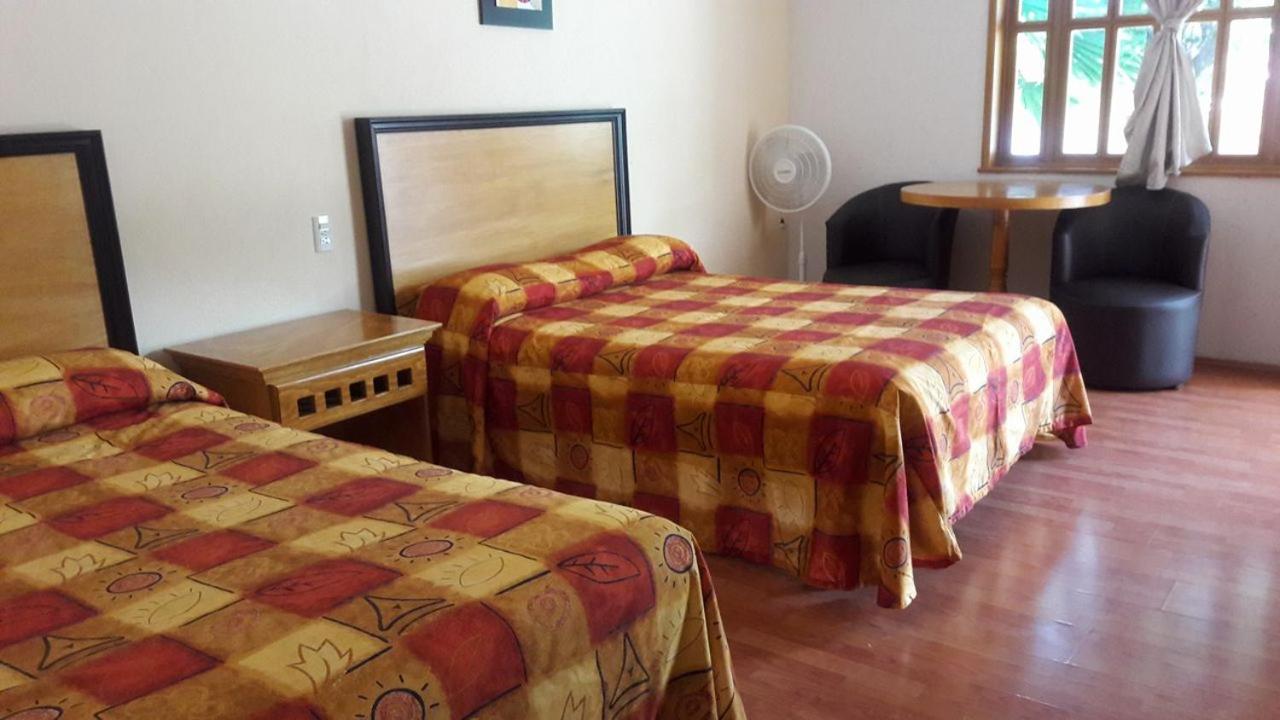 Deluxe Queen Room with Two Queen Beds photo 3