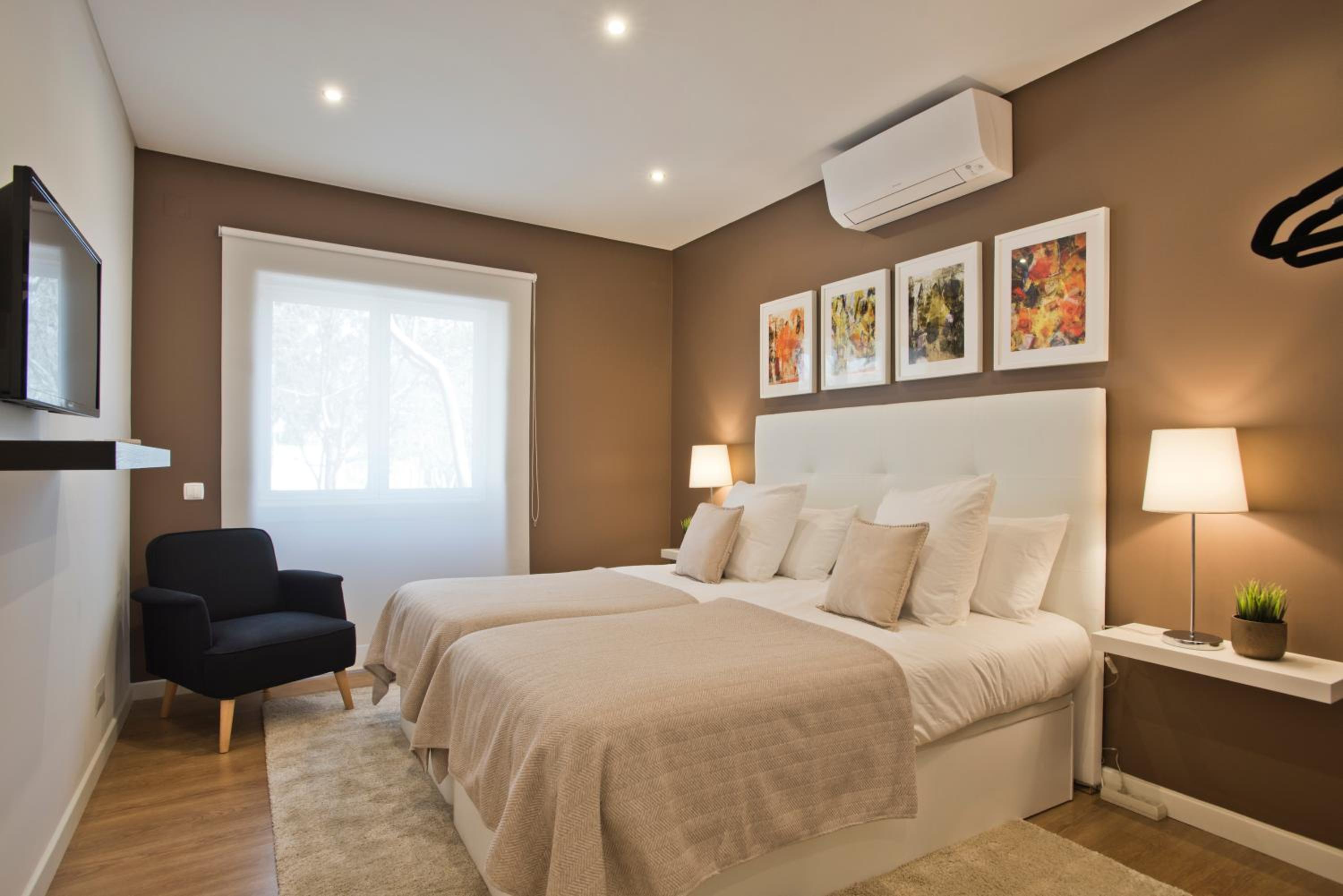 Three-Bedroom Apartment photo 1