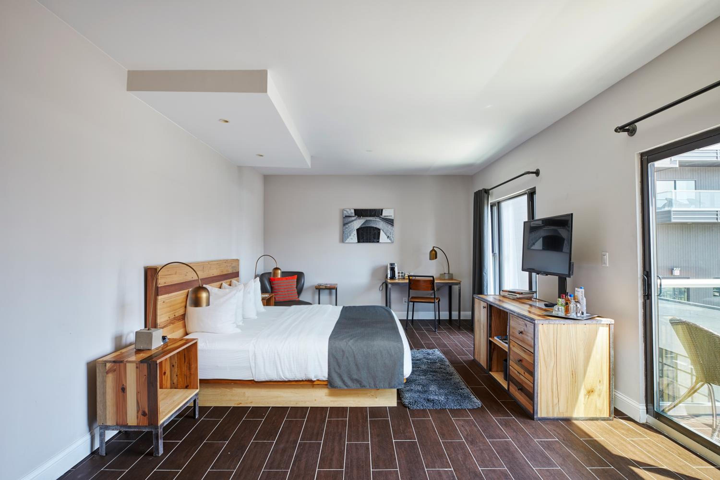 Superior King Balcony Room - Photo 1