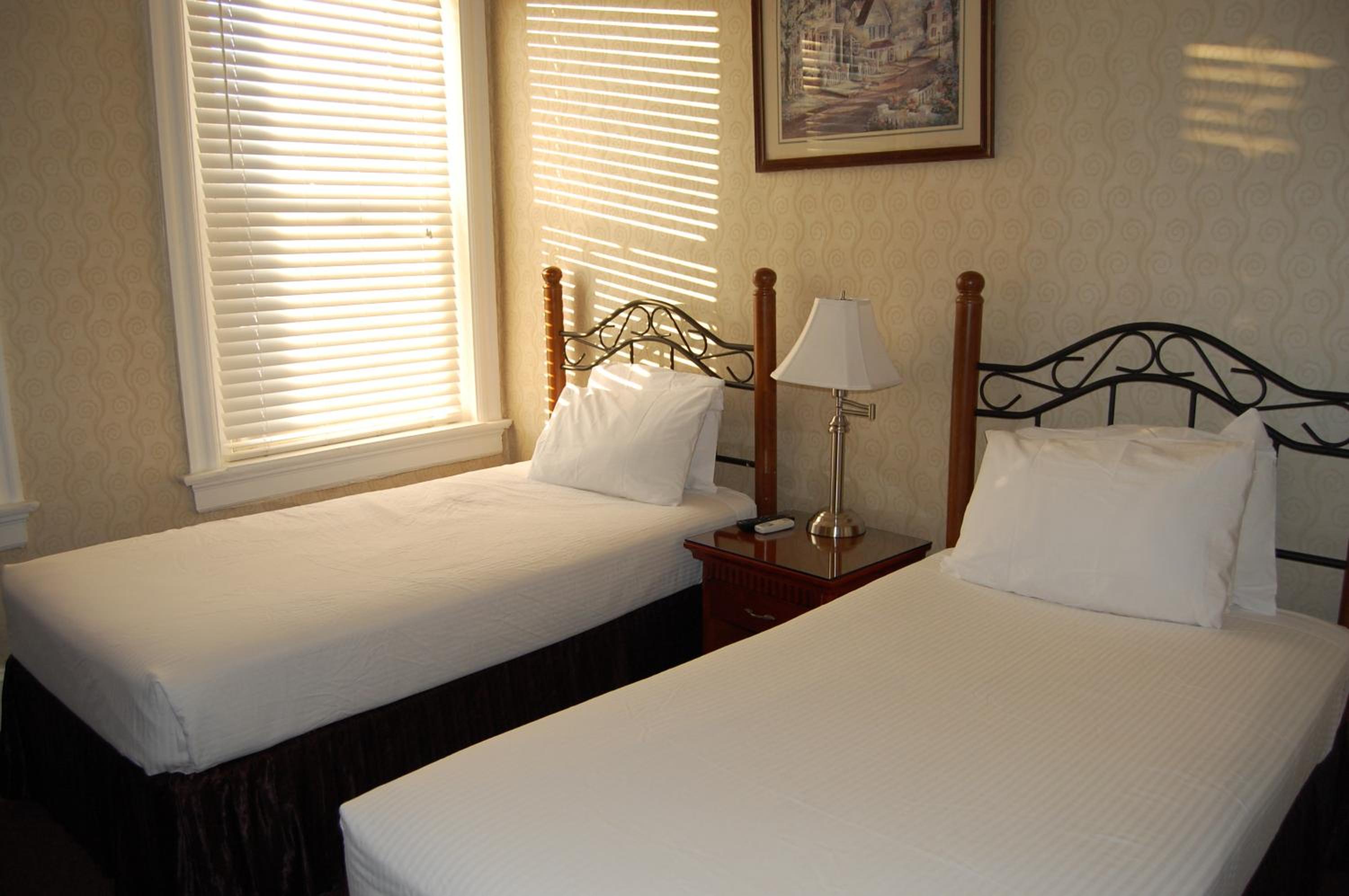Twin Room with Two Twin Beds - Photo 1