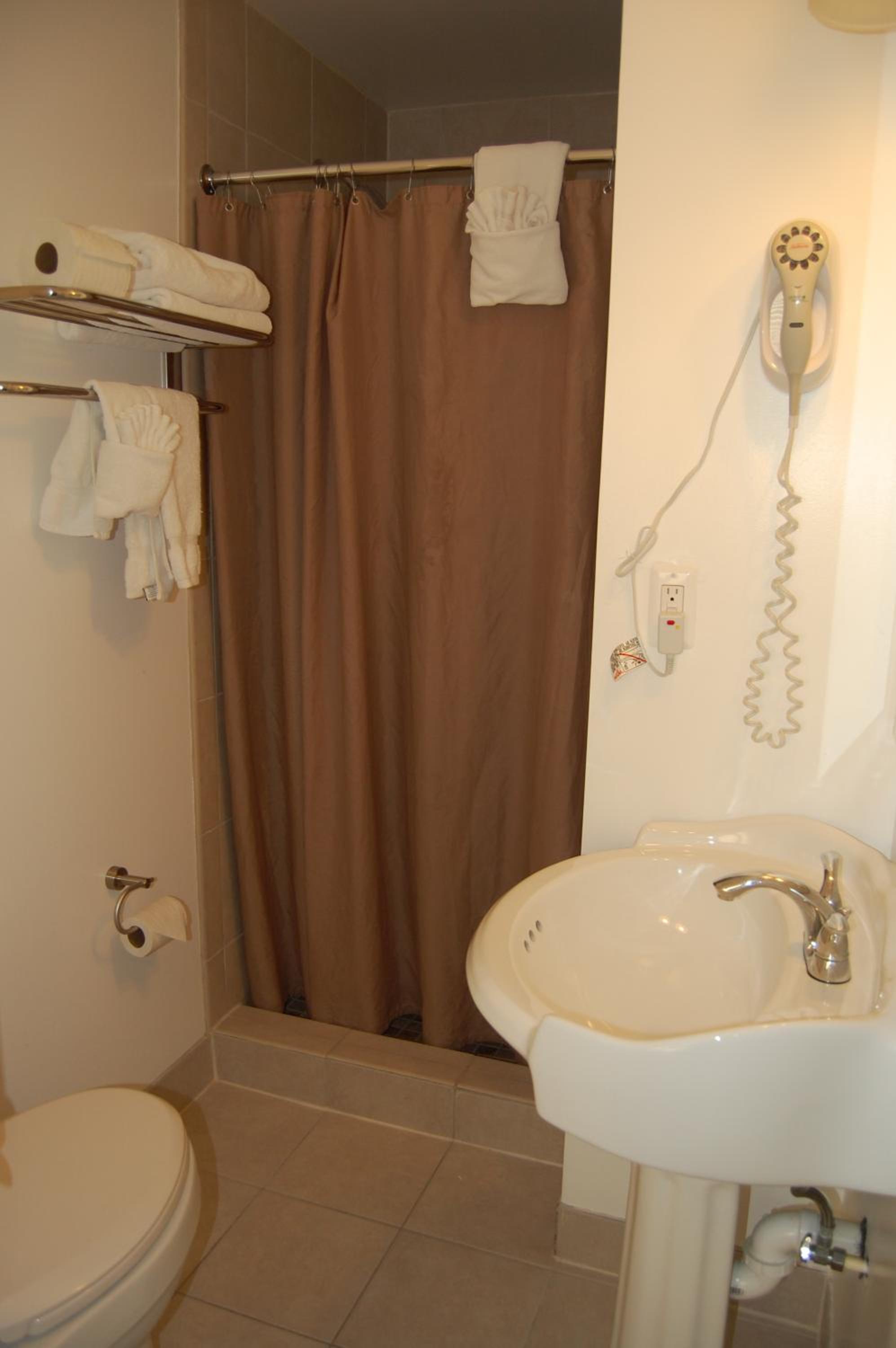 Twin Room with Two Twin Beds - Photo 2