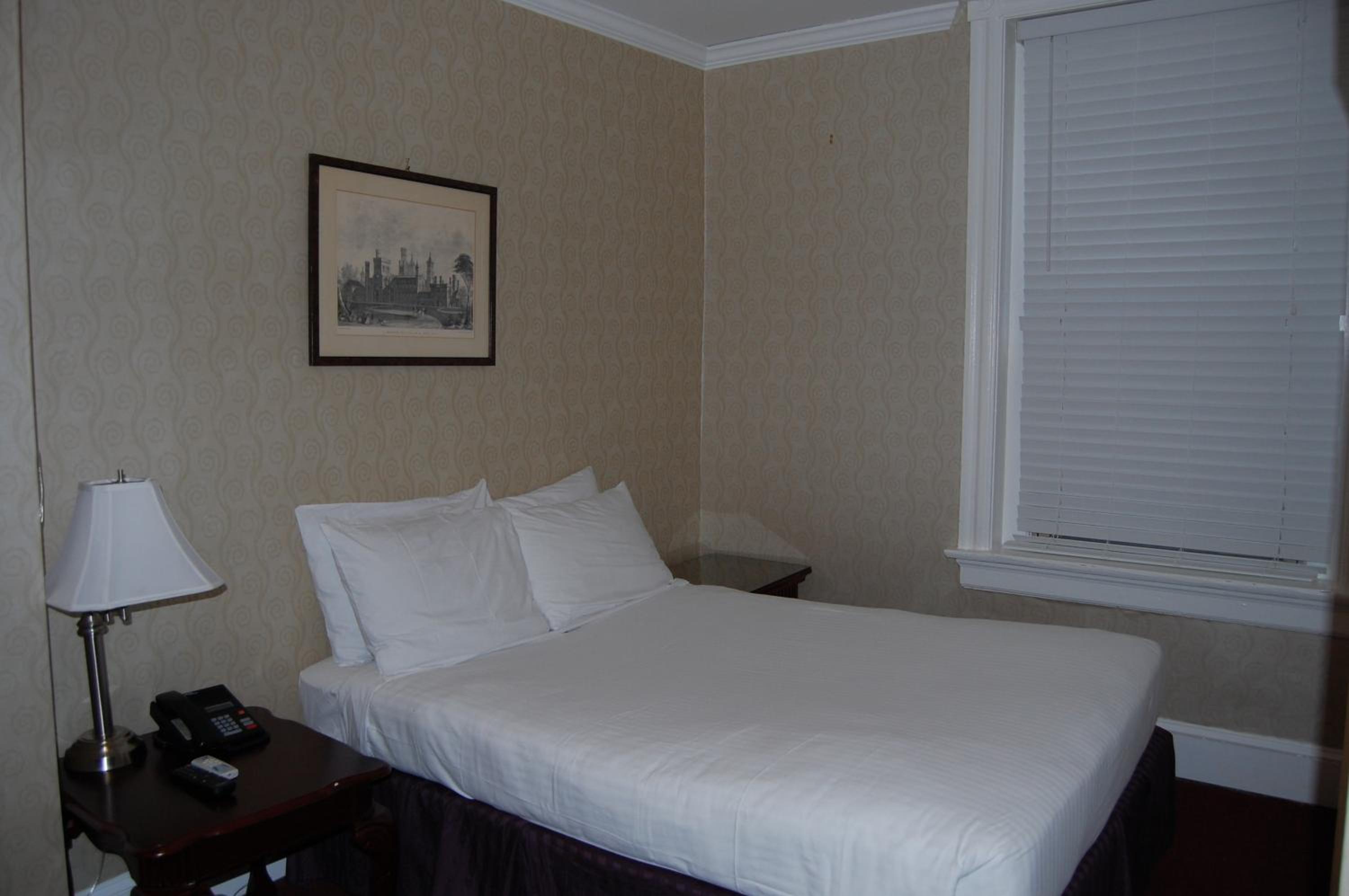 Queen Room - Photo 1