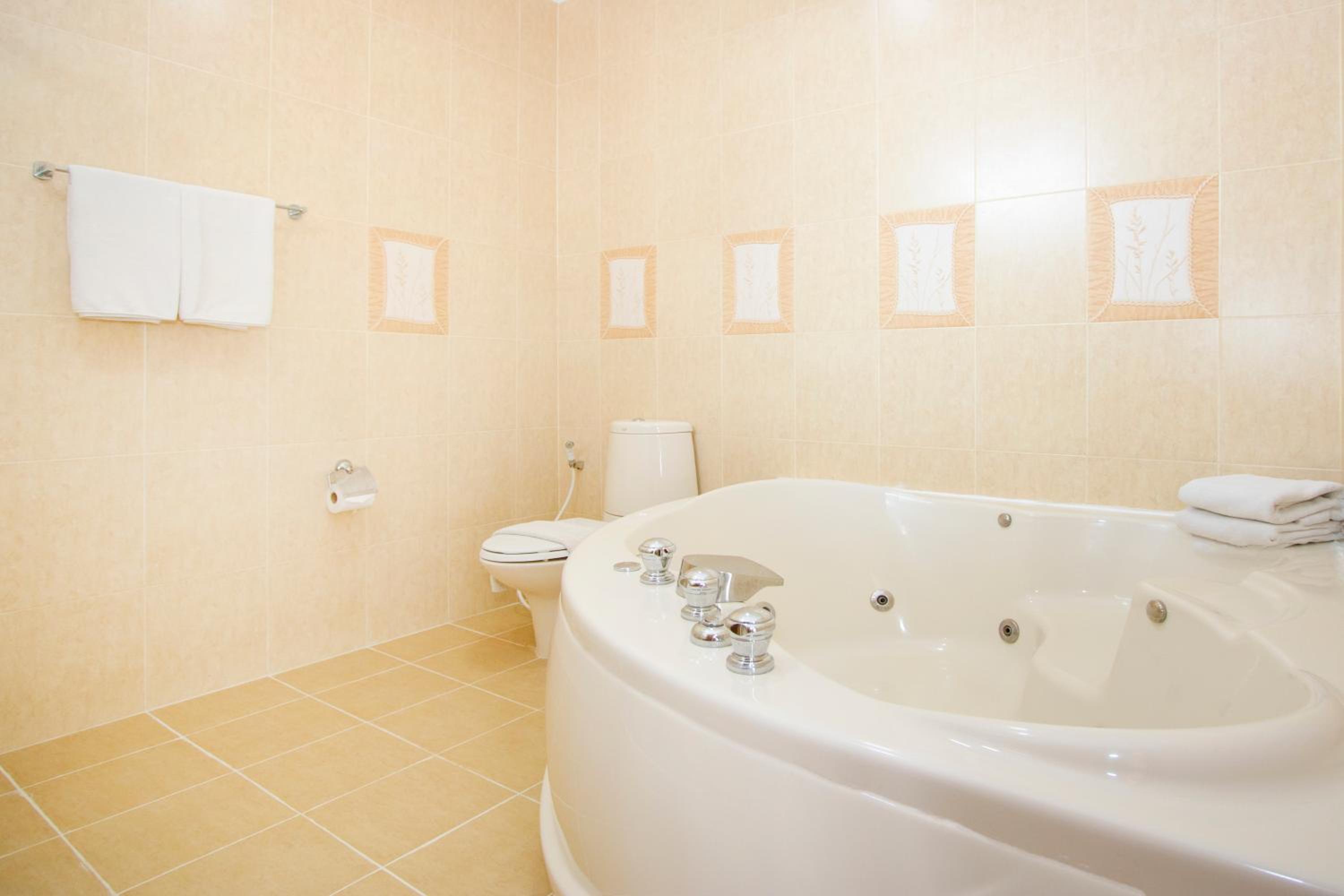 Three-Bedroom Villa with Spa Bath and Private Pool photo 2