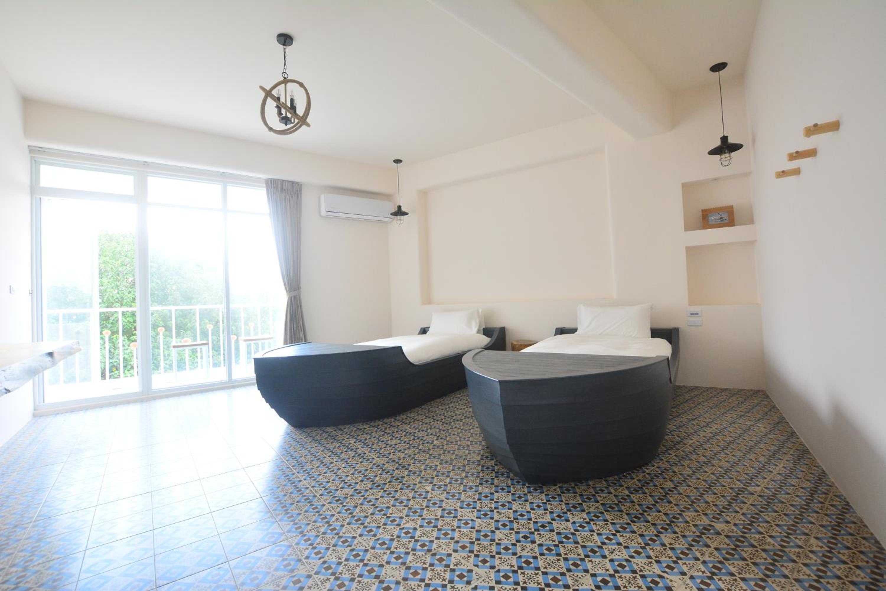 Twin Room with Bath photo 1