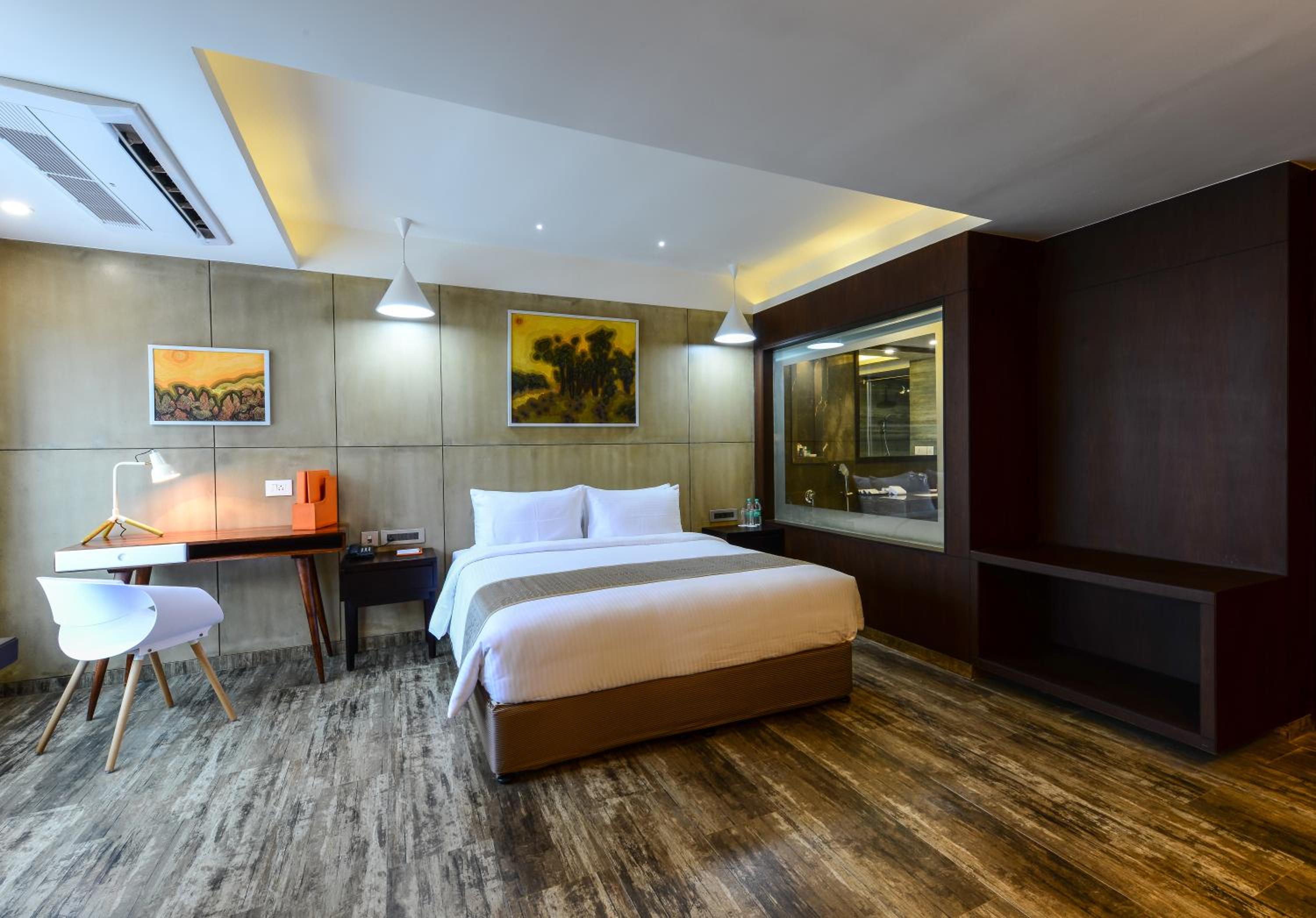 Queen Suite - Non-Smoking with 20% discount on F&B and 15% on Spa along with Complimentary Airport pickup