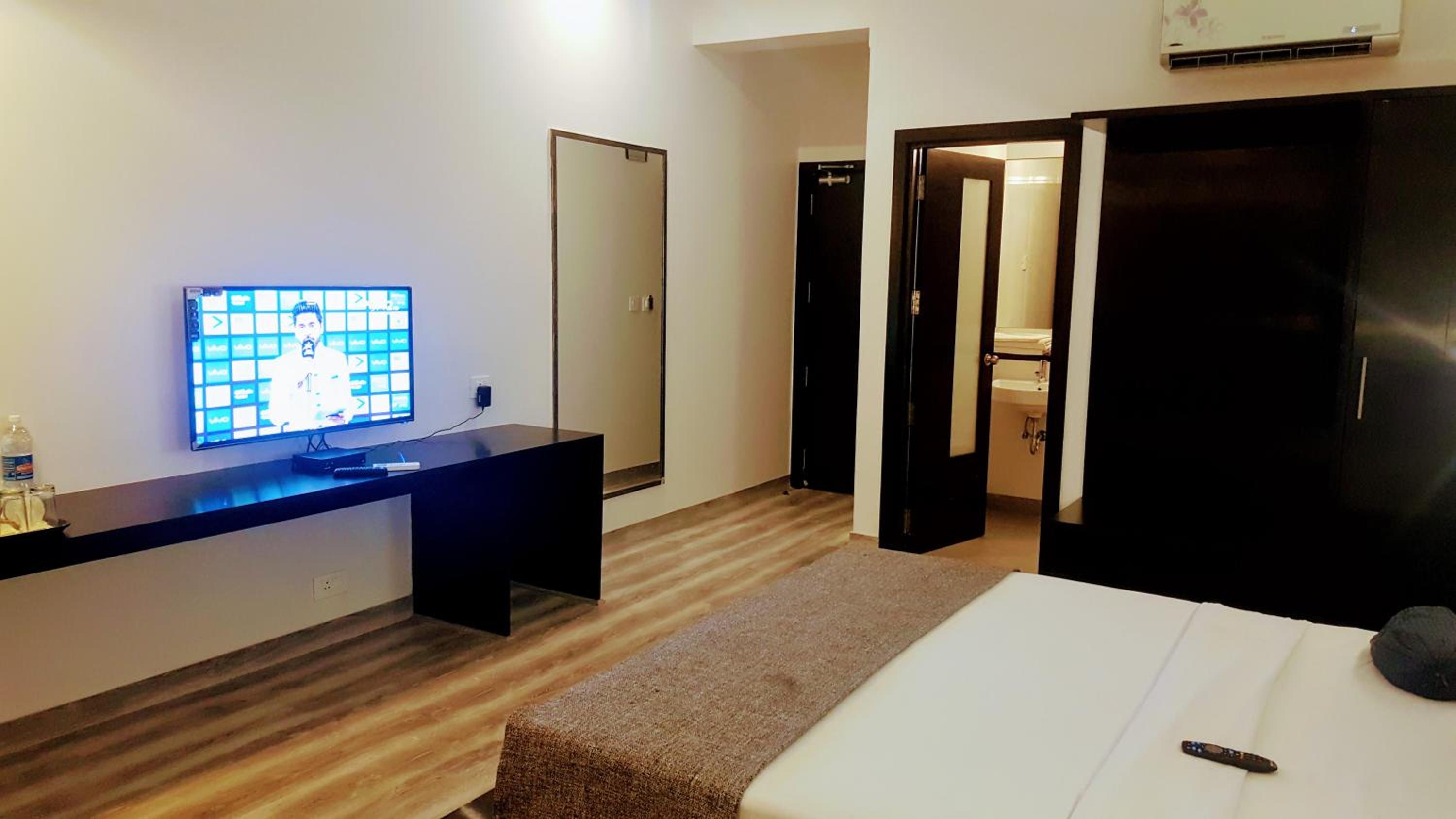 Standard Double Room - Photo 7