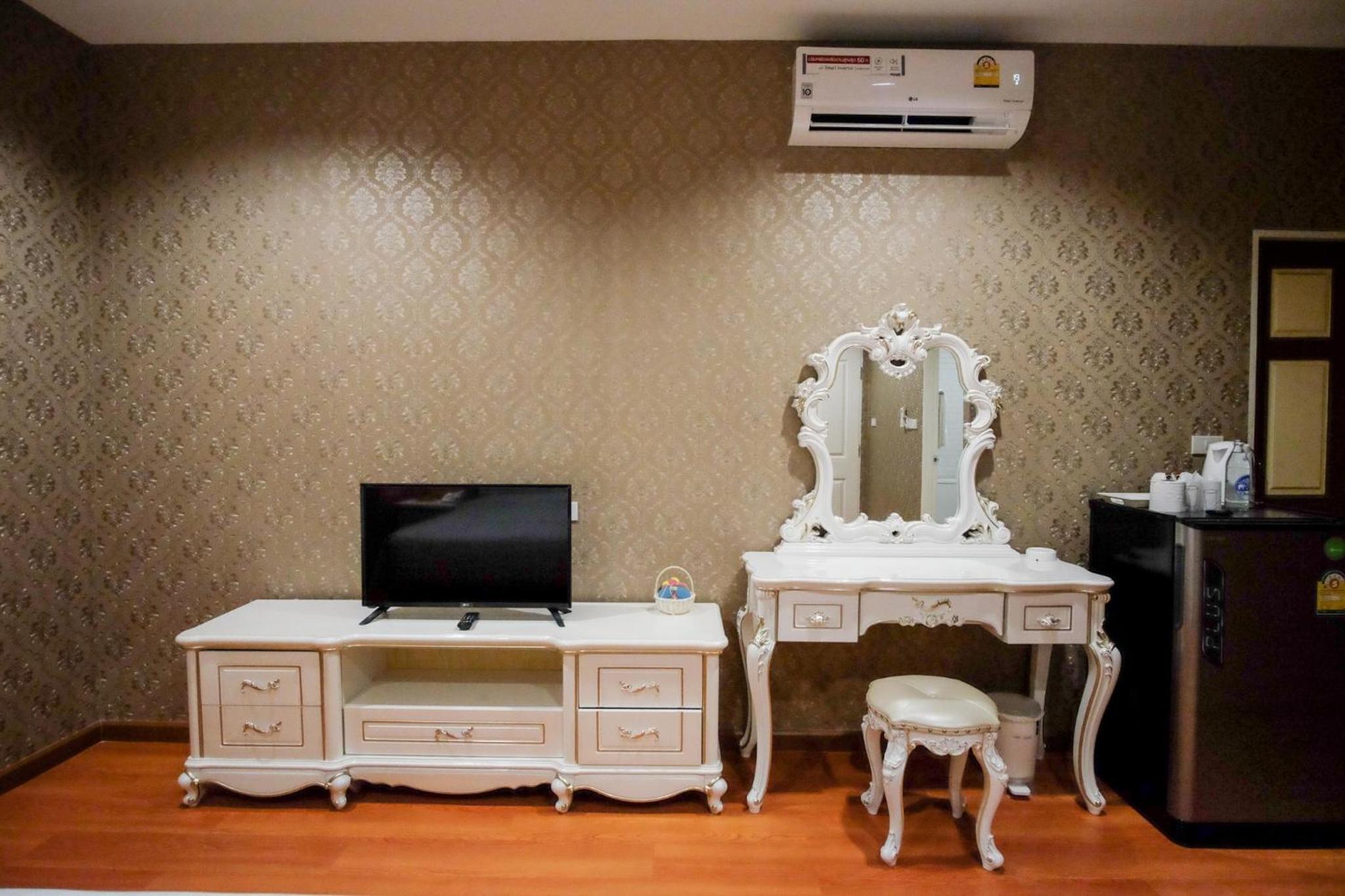 Standard King Room photo 1