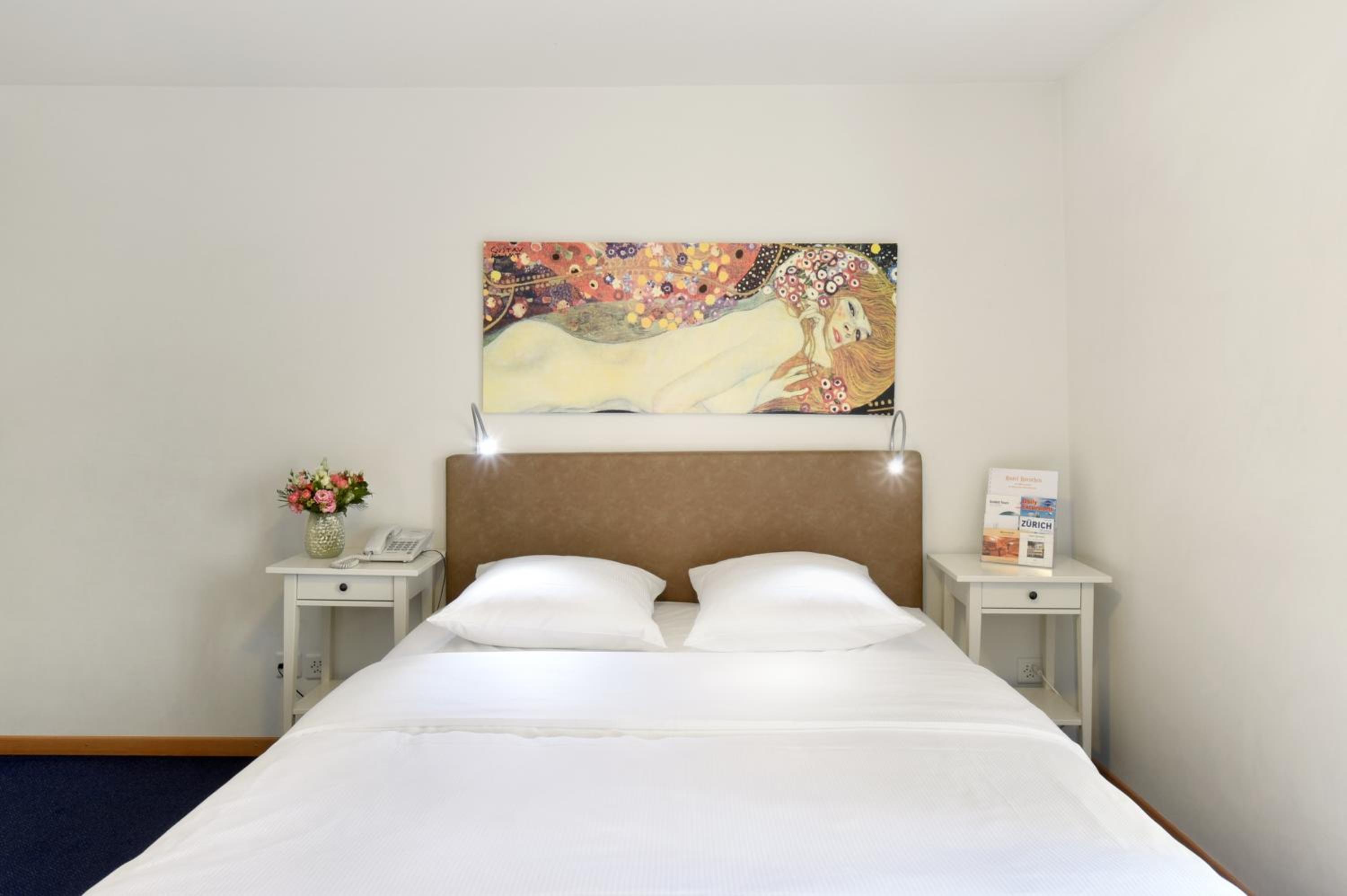 Standard Double Room with Queensize Bed  photo 2