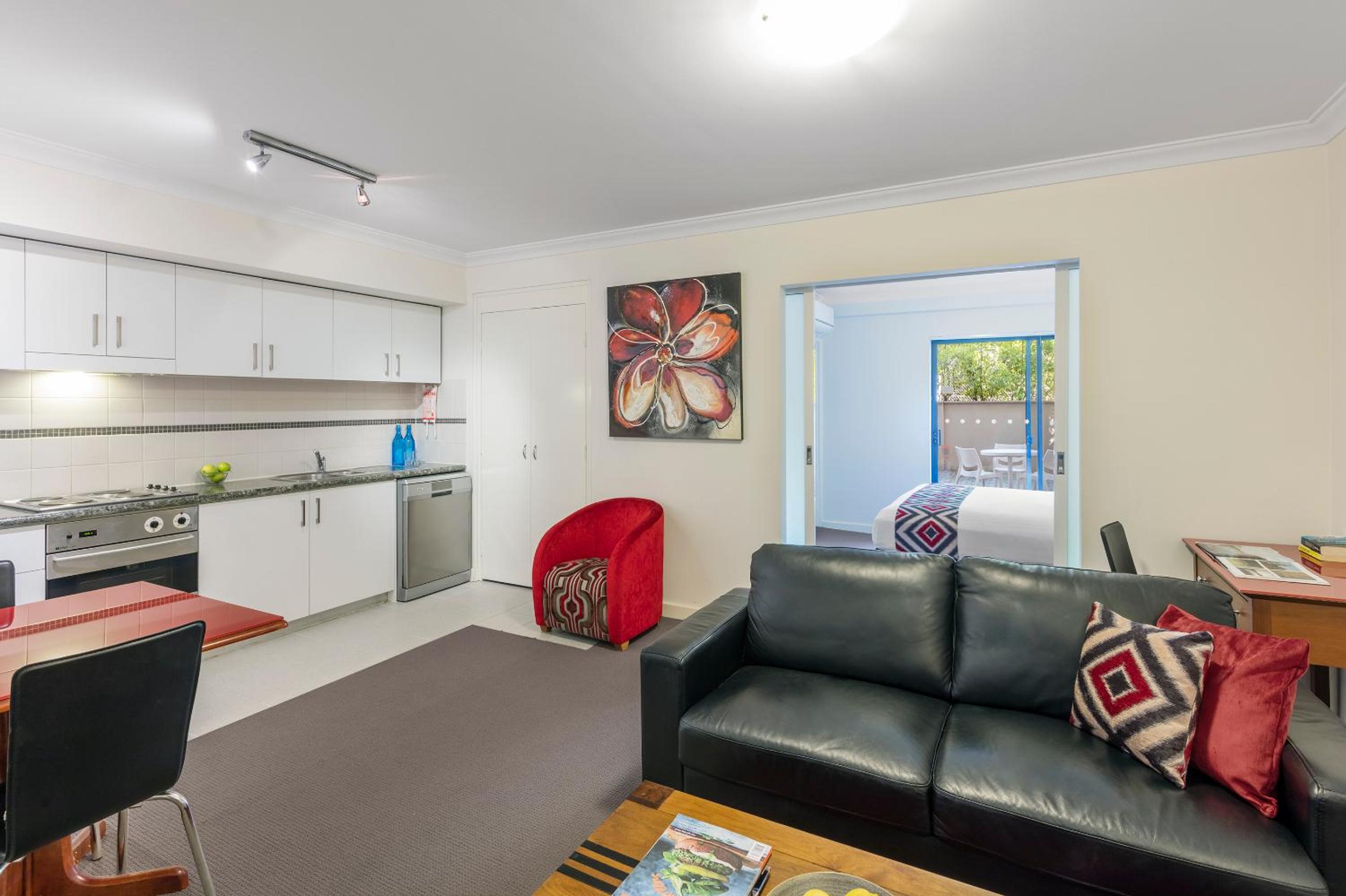 One-Bedroom Apartment - Photo 3