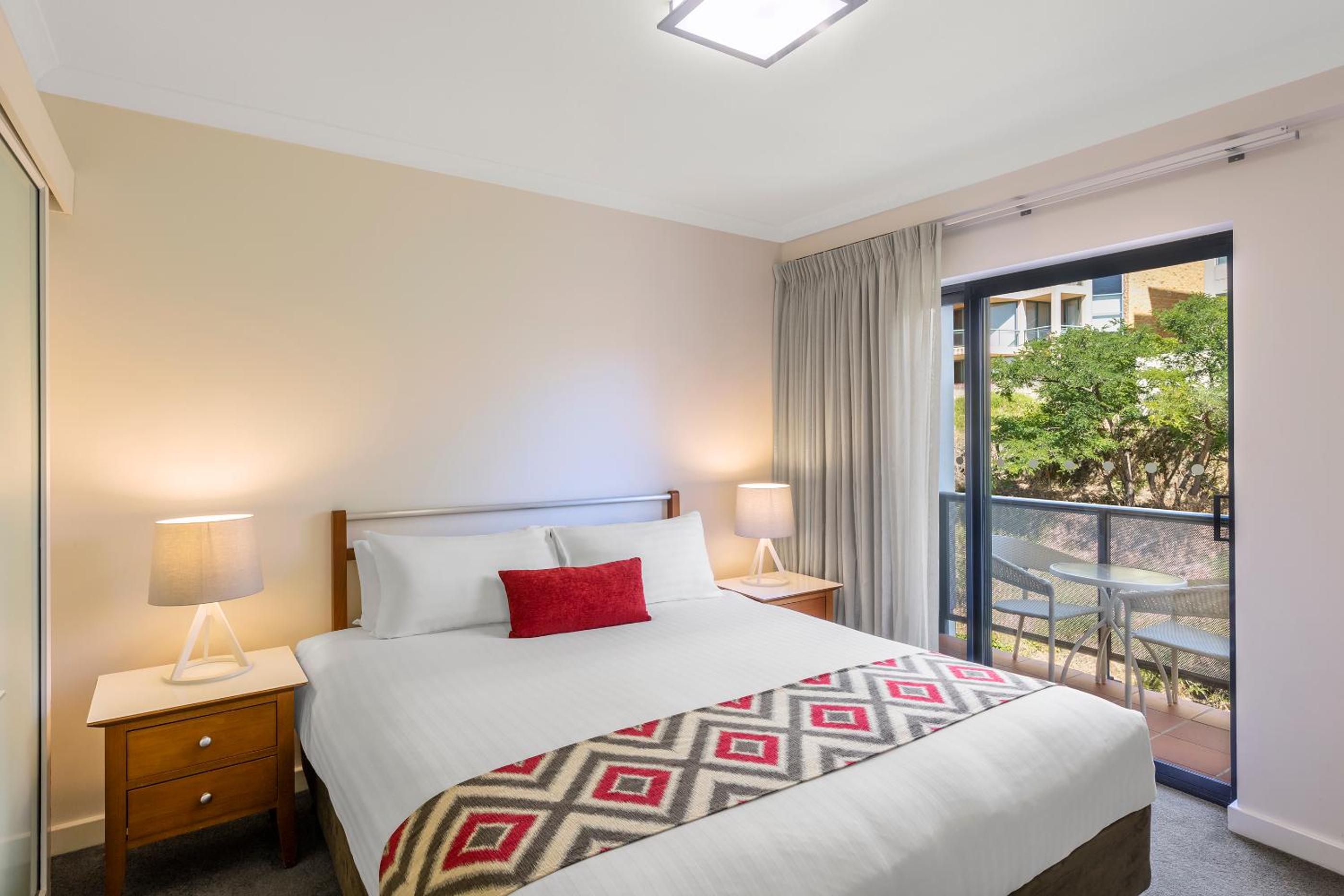 One-Bedroom Apartment - Photo 2