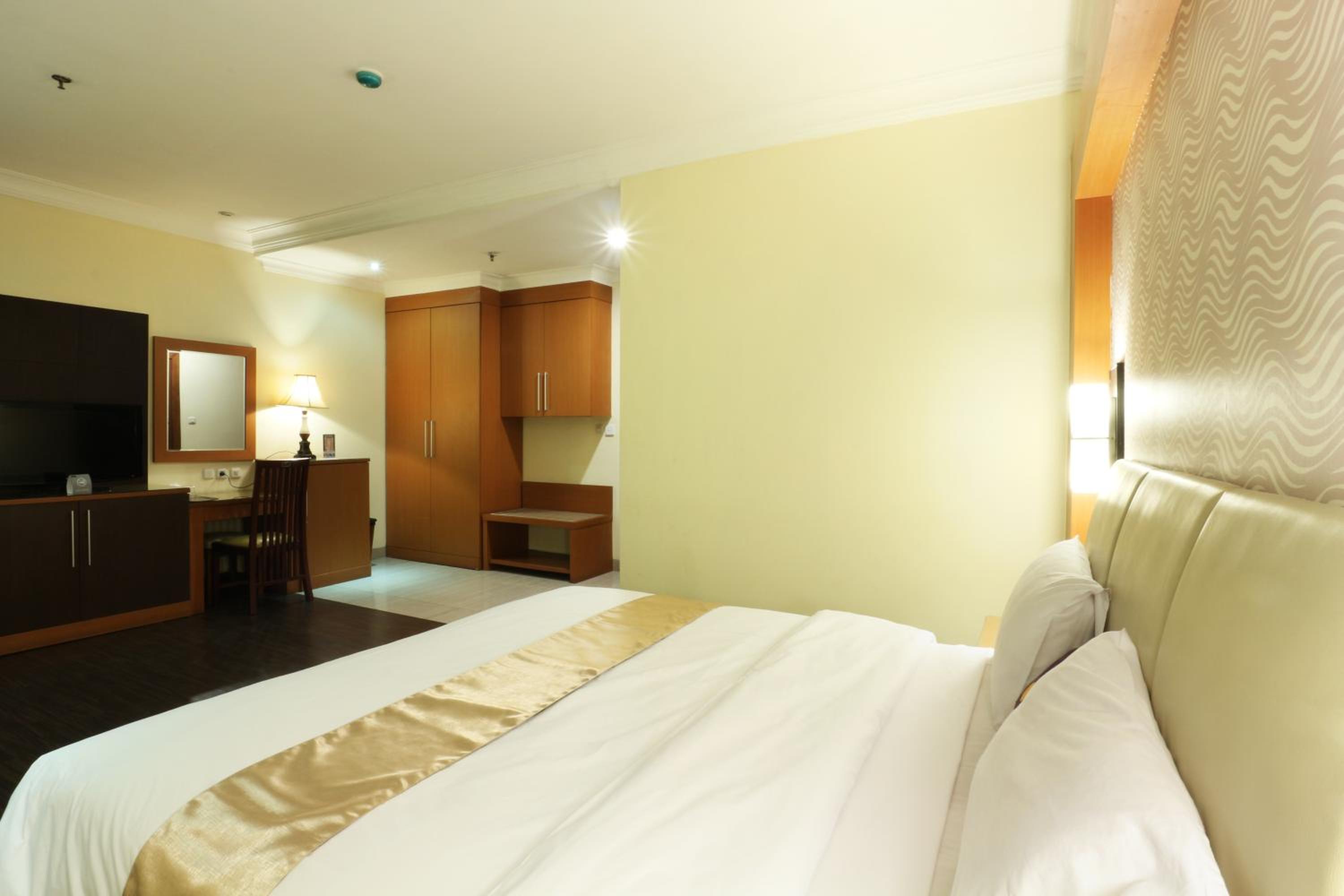 Large Double Room - Photo 10