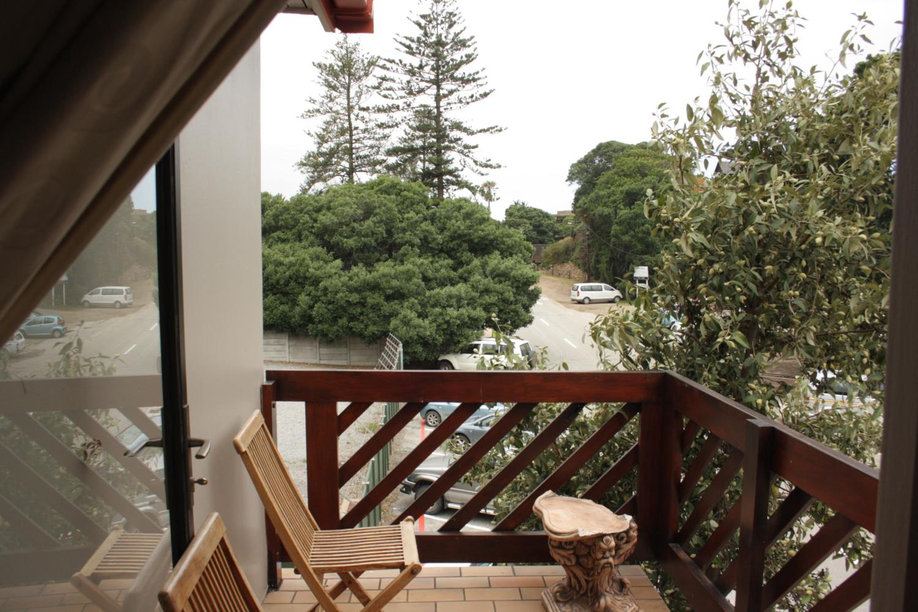 Double Room with Balcony - Photo 3