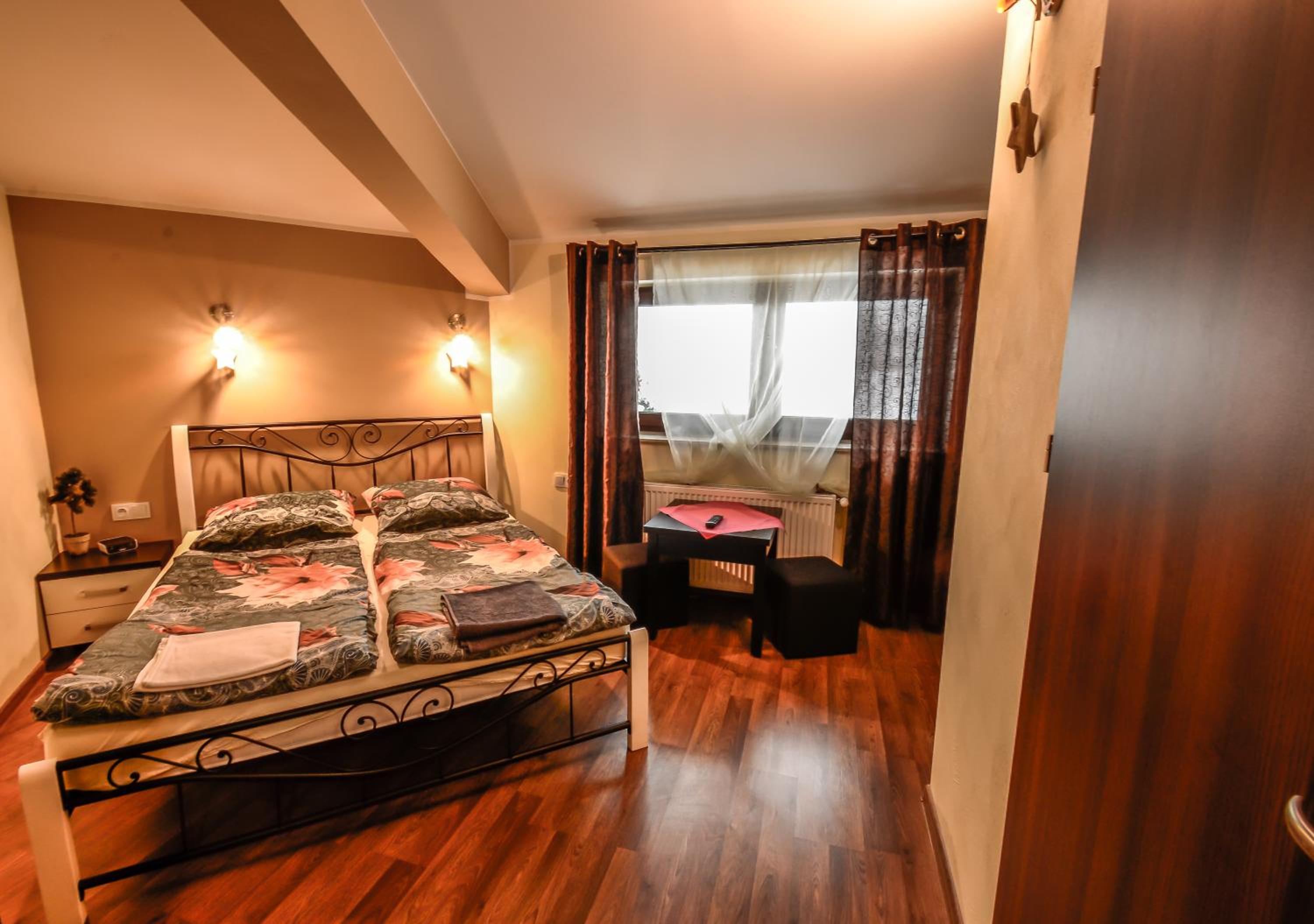 Double Room with Private Bathroom photo 1