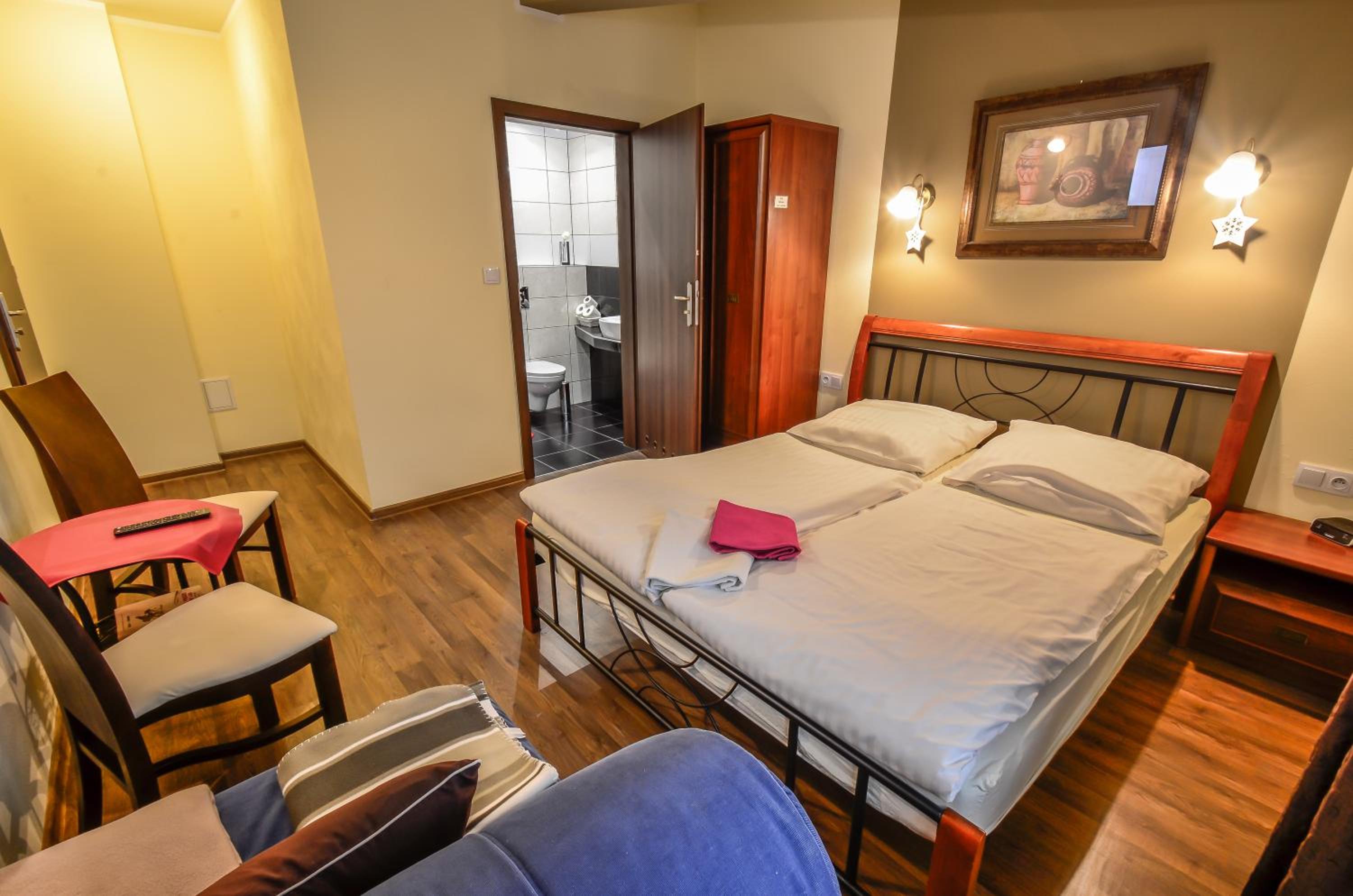 Quadruple Room with Private Bathroom photo 1