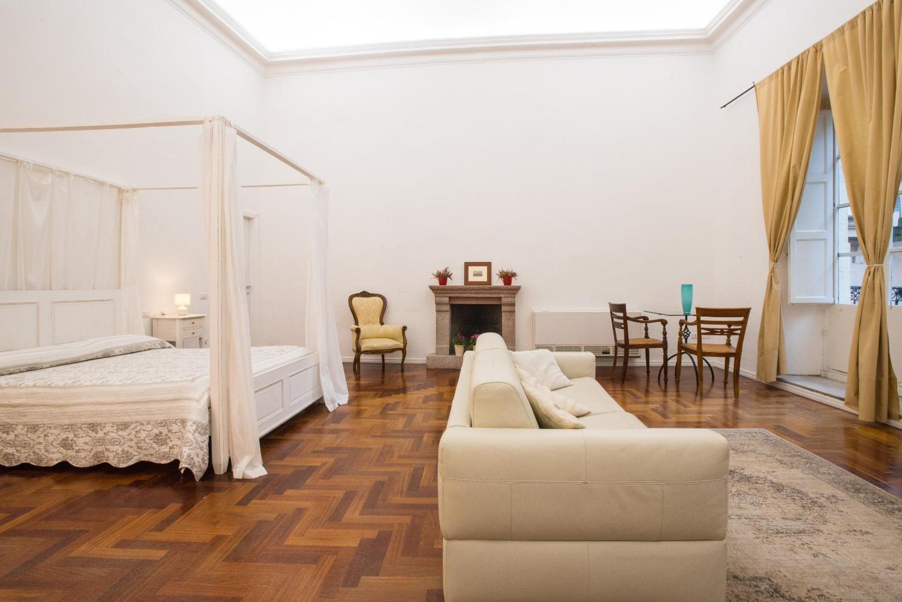 Deluxe King Room photo 3