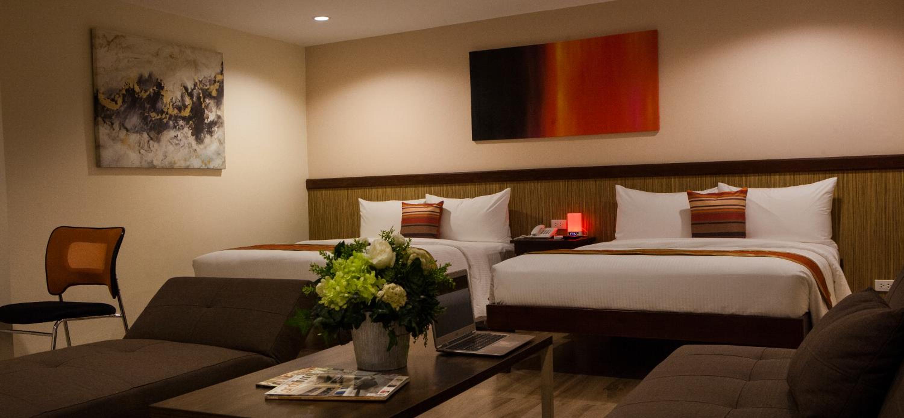 Suite - Photo 5