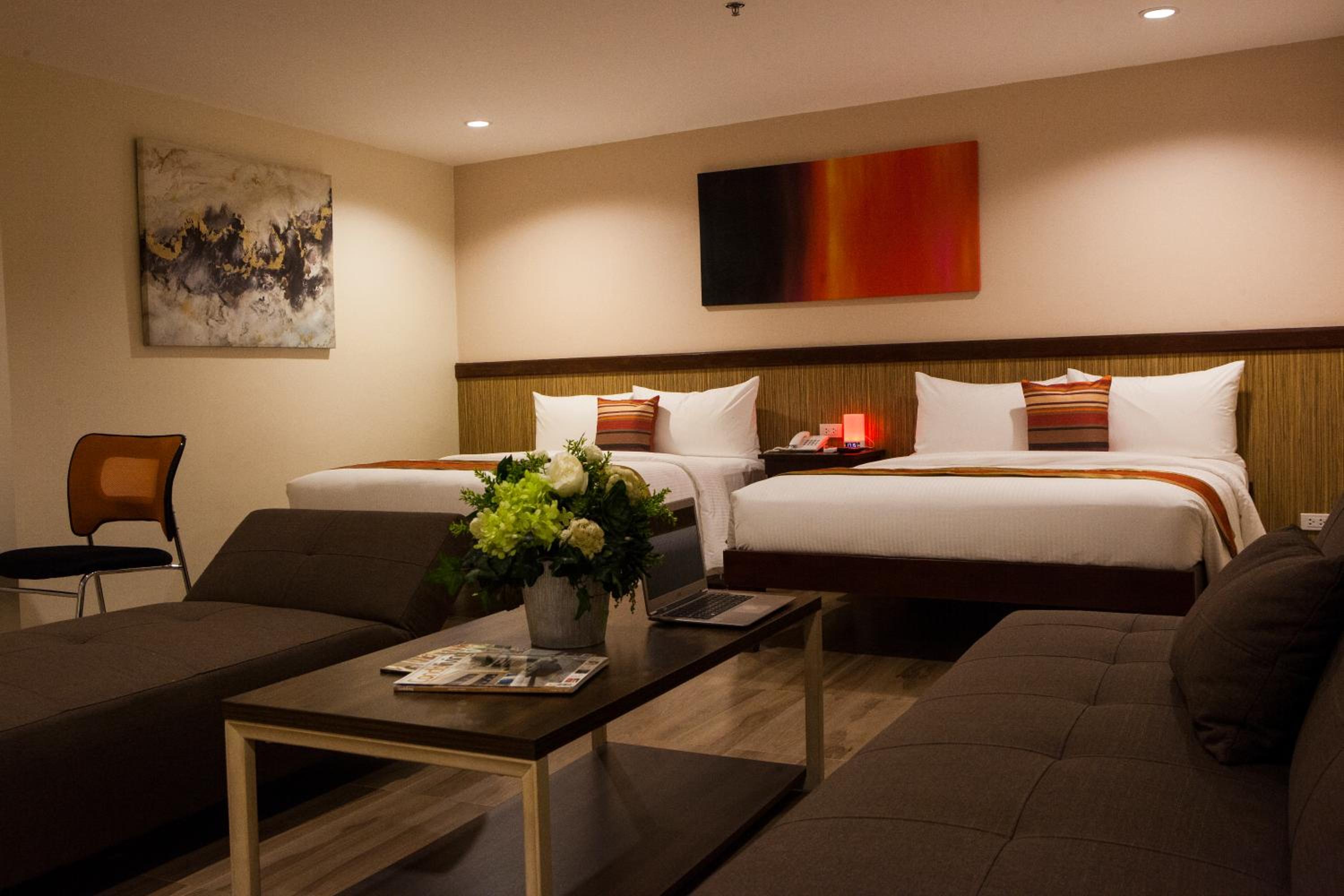 Suite - Photo 4