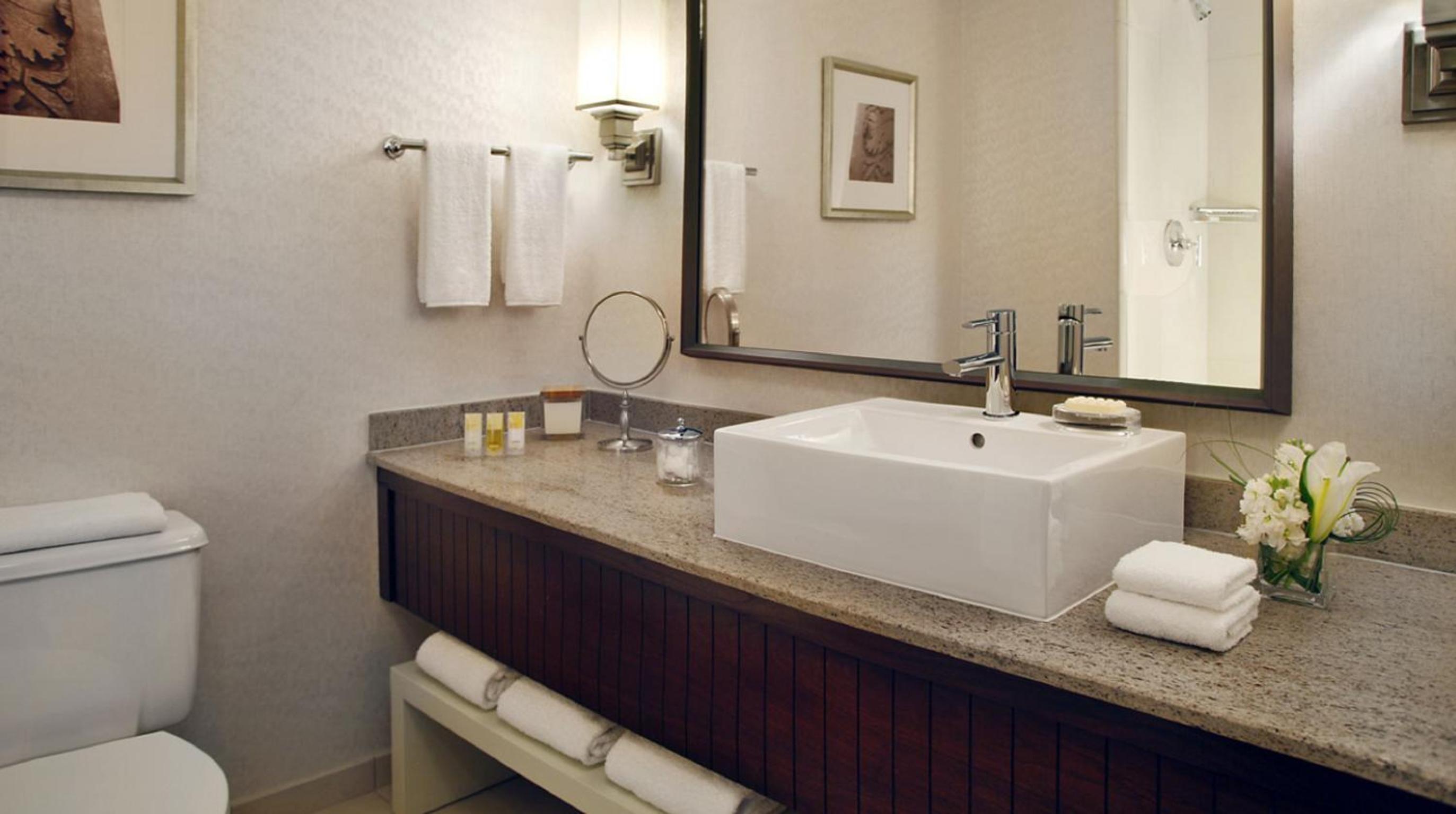 Double Room with Two Double Beds and View - Photo 5