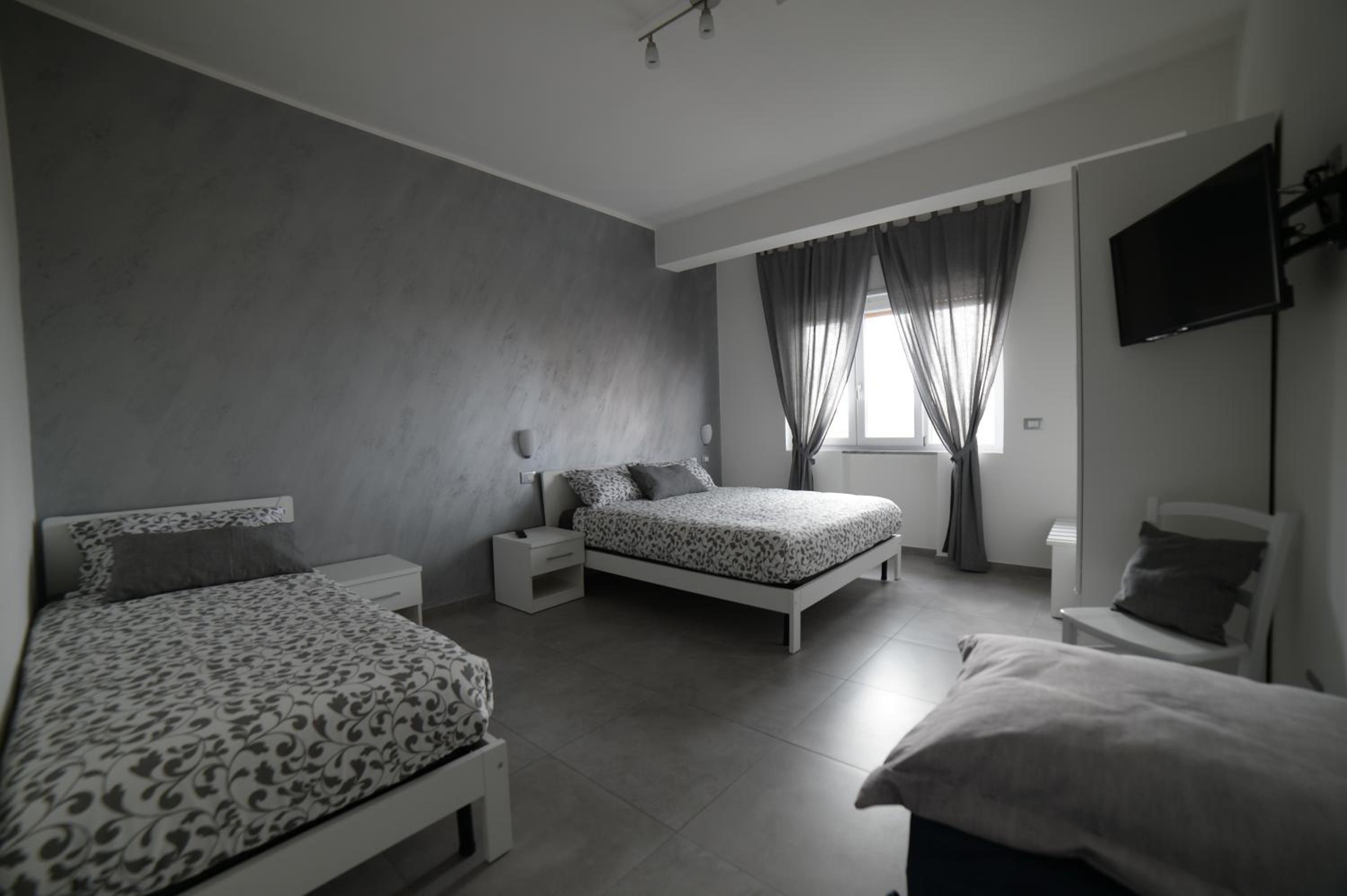 Triple Room with Bathroom - Photo 1