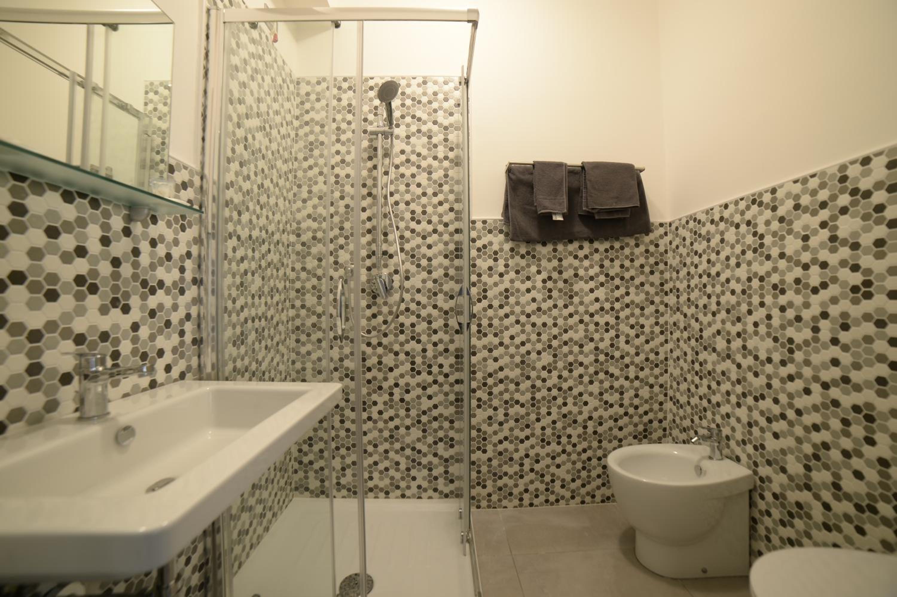 Double Room with Private Bathroom - Photo 3