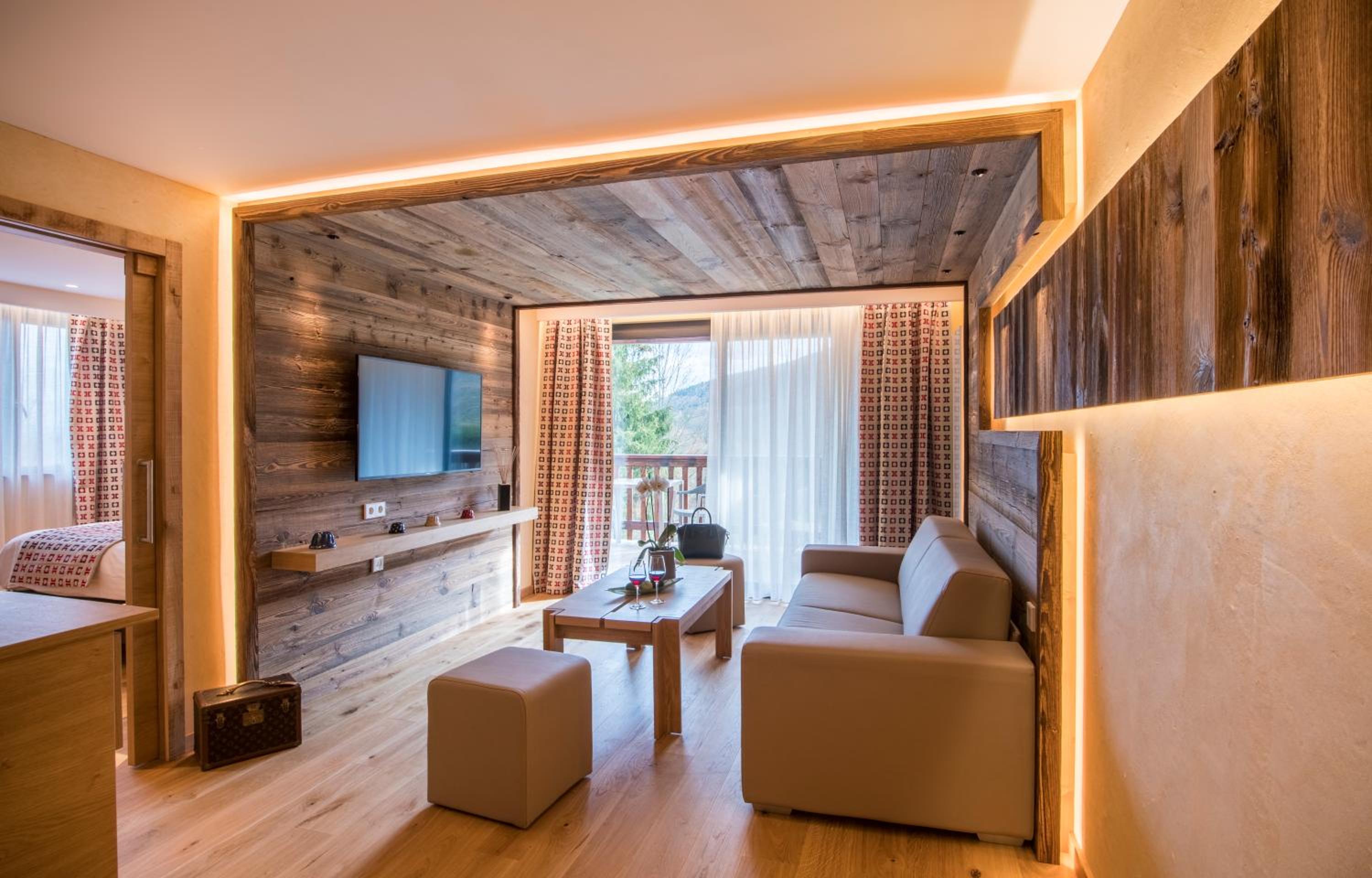 Suite with Spa Access photo 3