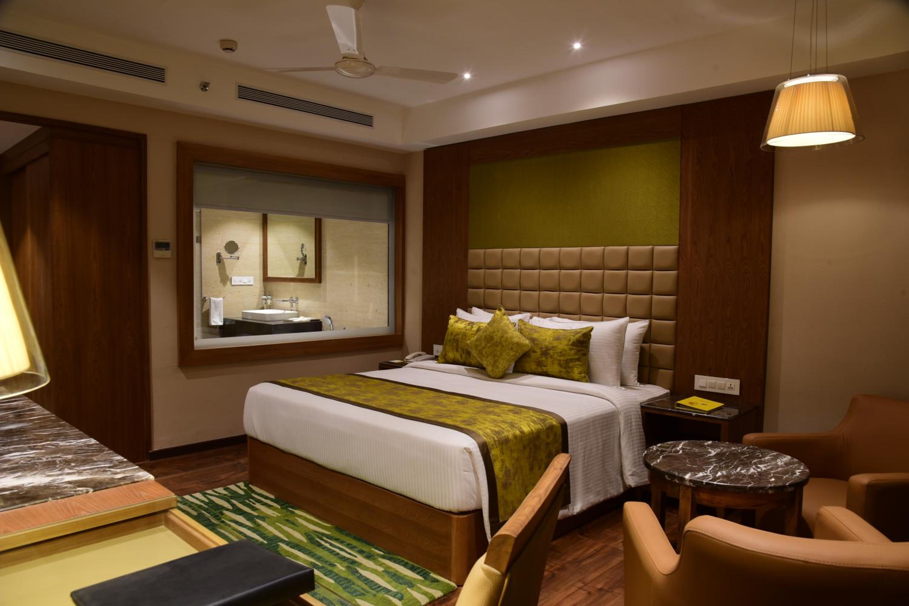 Large Double Room photo 3