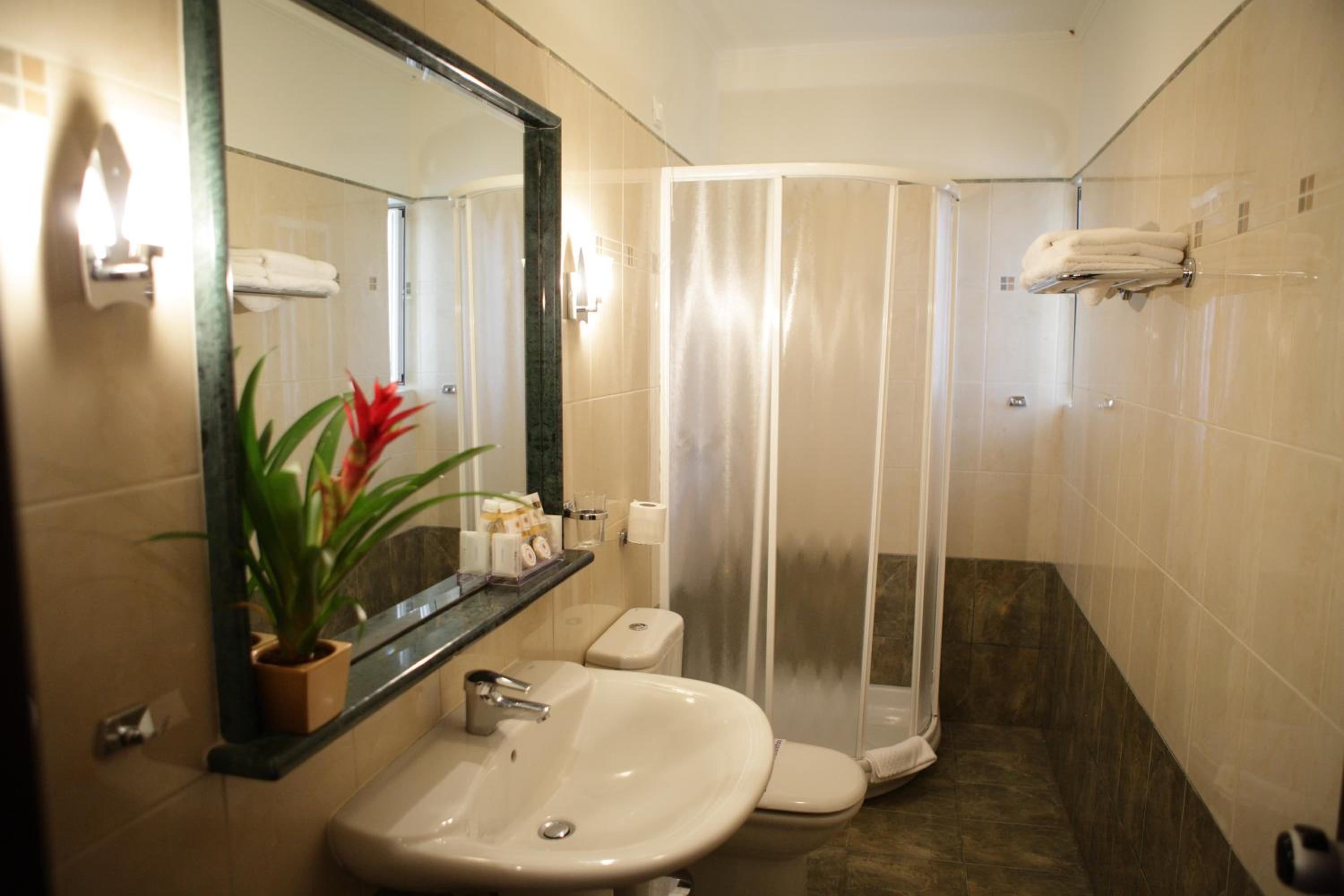 Standard King or Twin Room - Photo 2