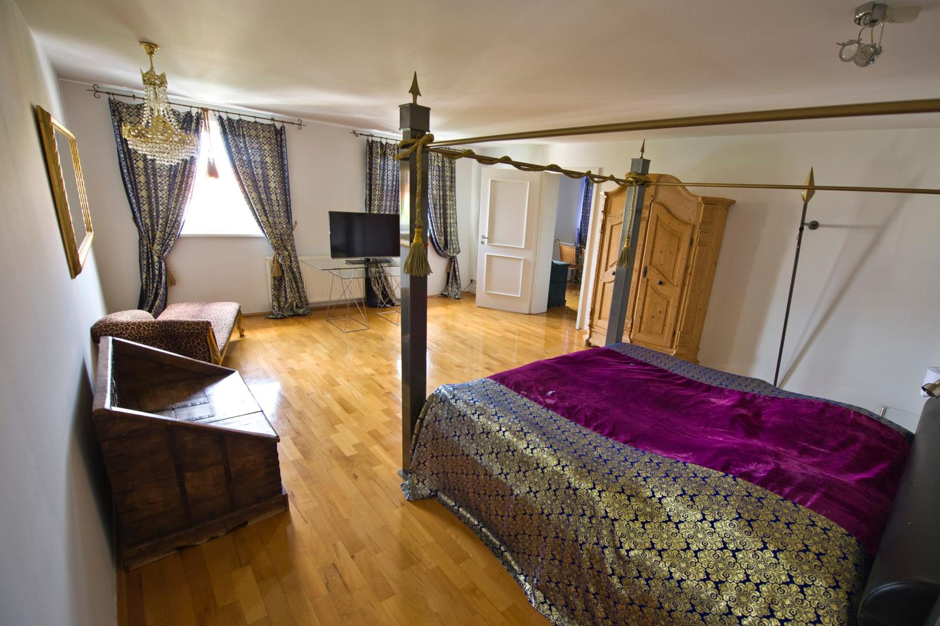 One-Bedroom Apartment photo 2