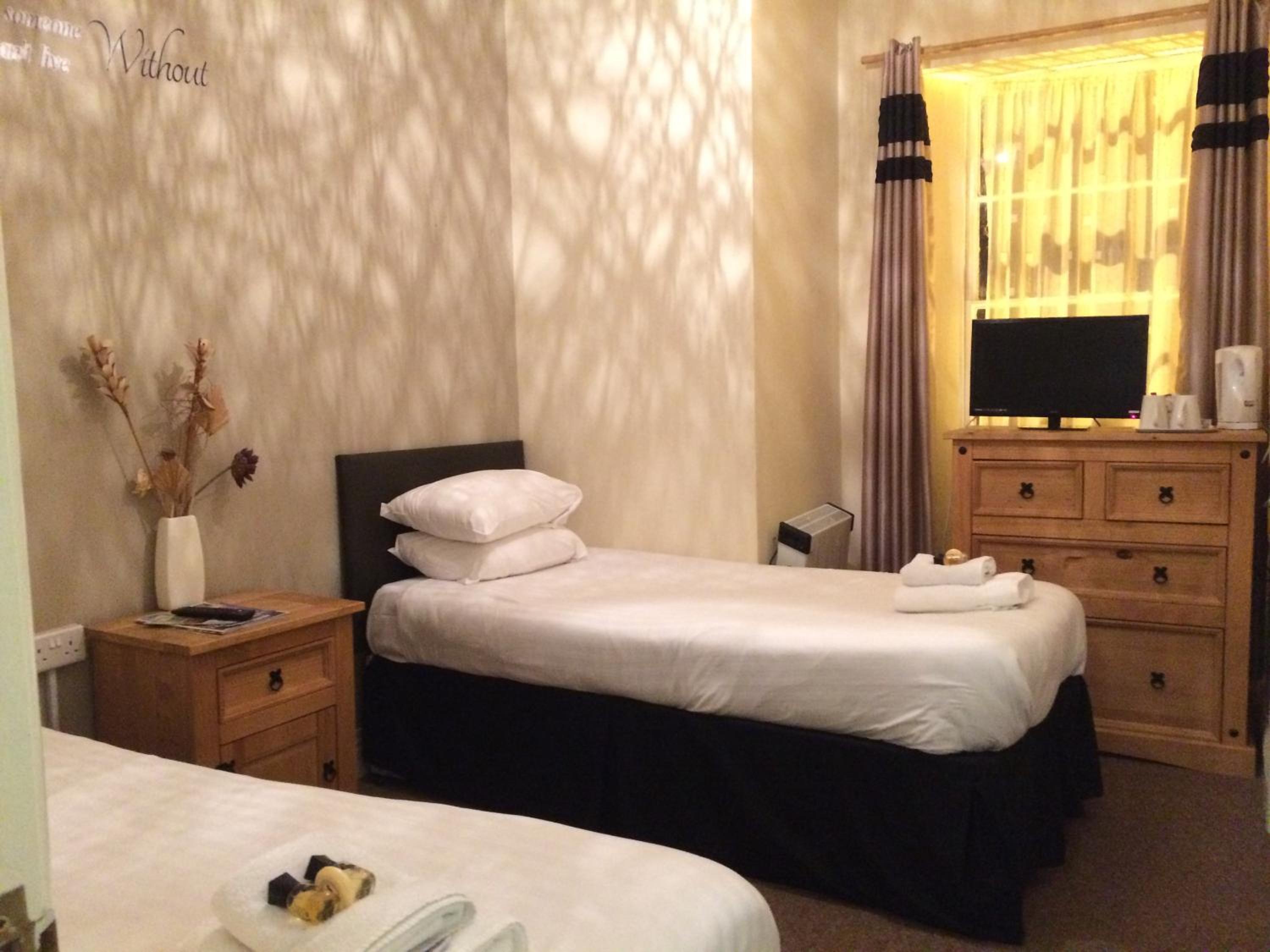 Twin Room with Shower photo 3