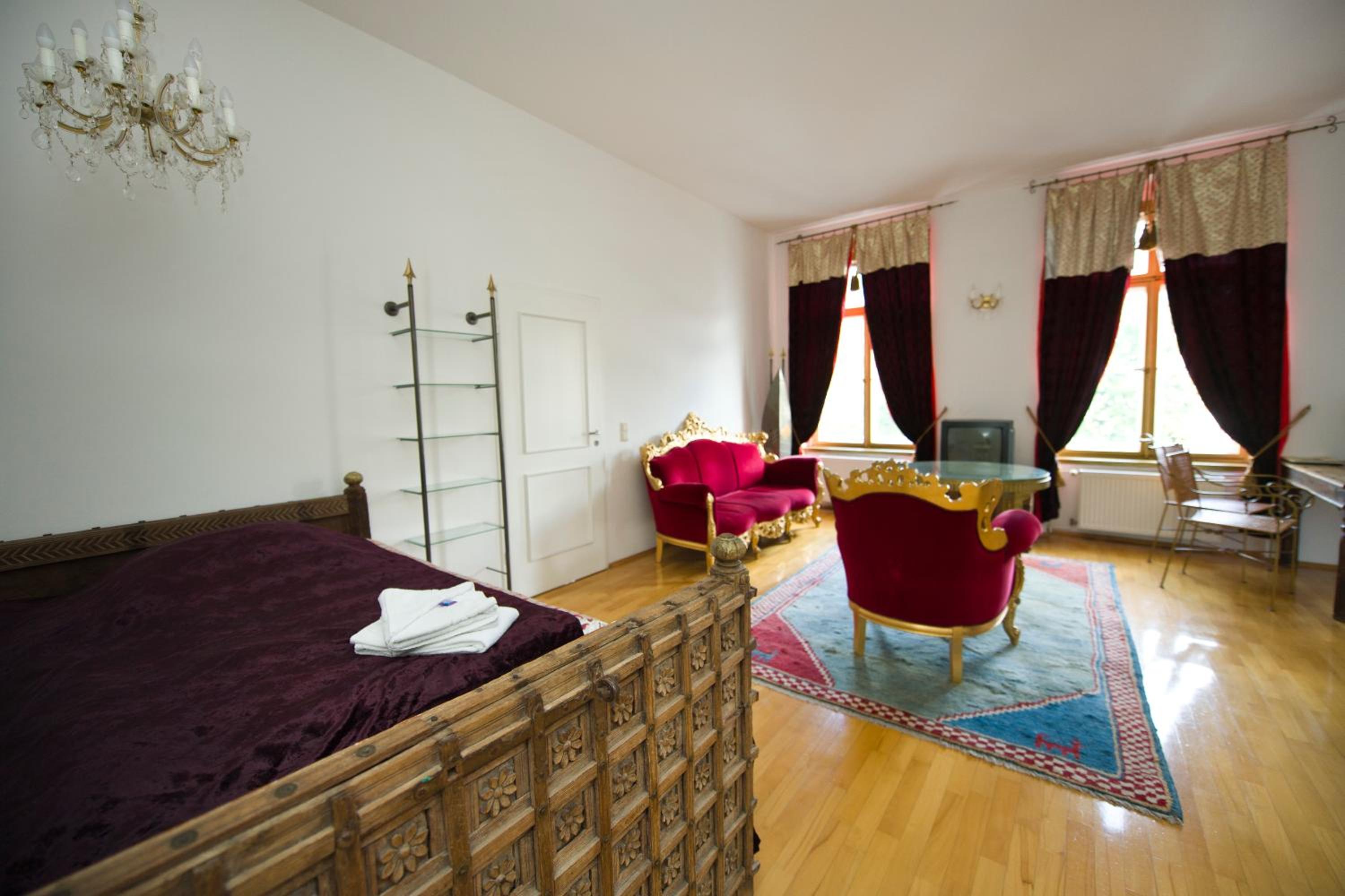 One-Bedroom Apartment photo 3
