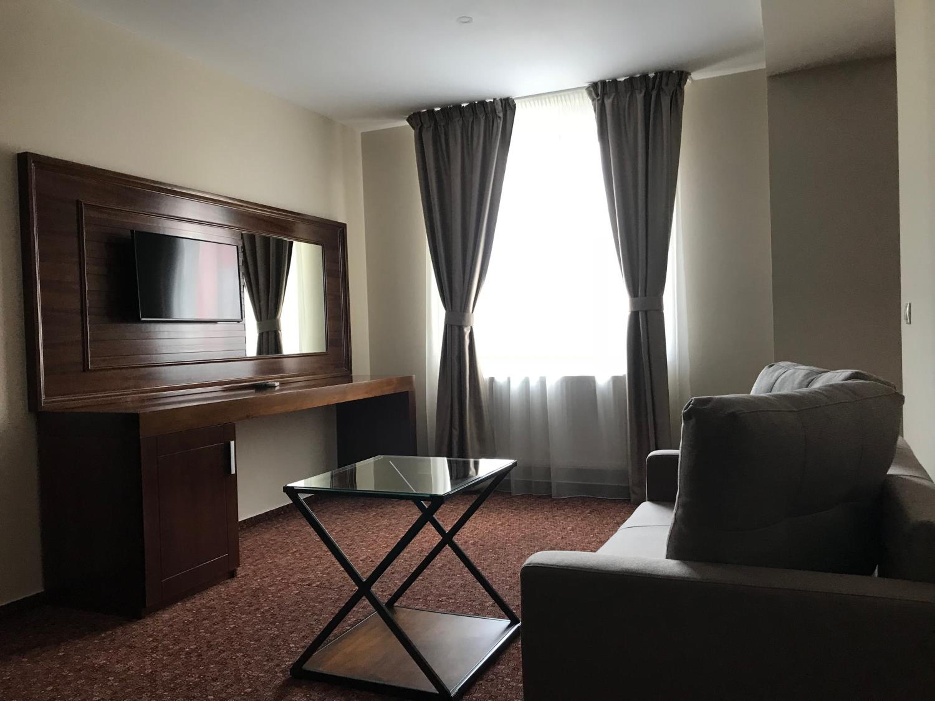 Suite - Photo 6