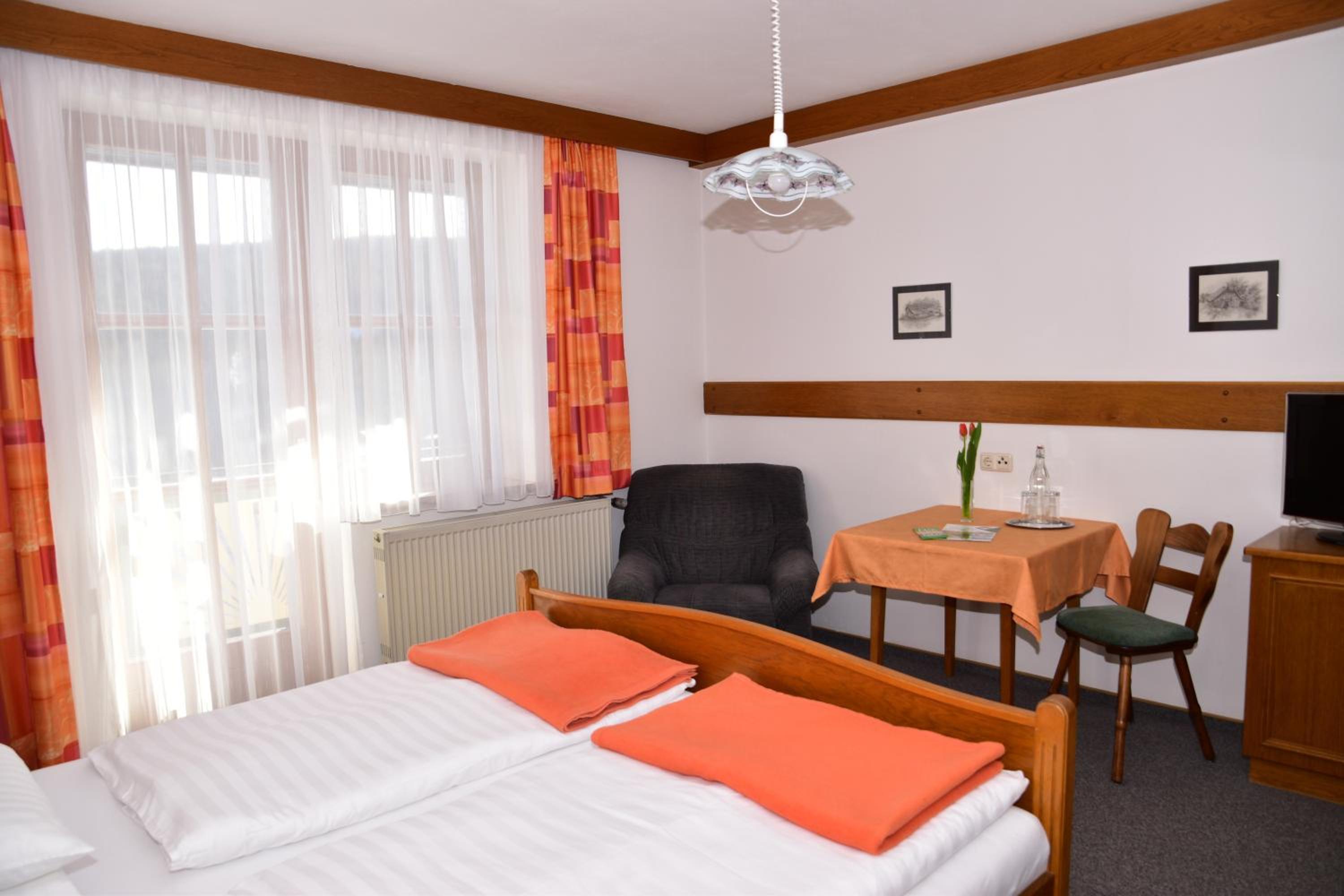 Double Room with Balcony - Photo 2