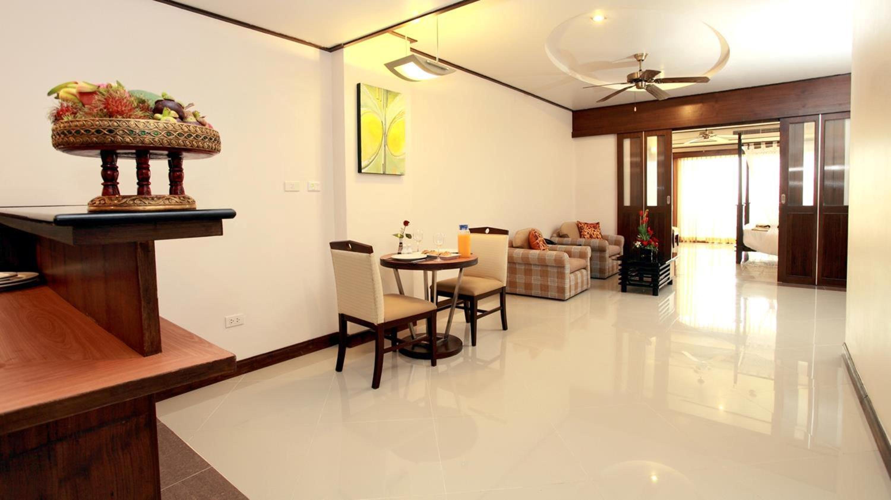 Deluxe One-Bedroom Suite - Photo 2