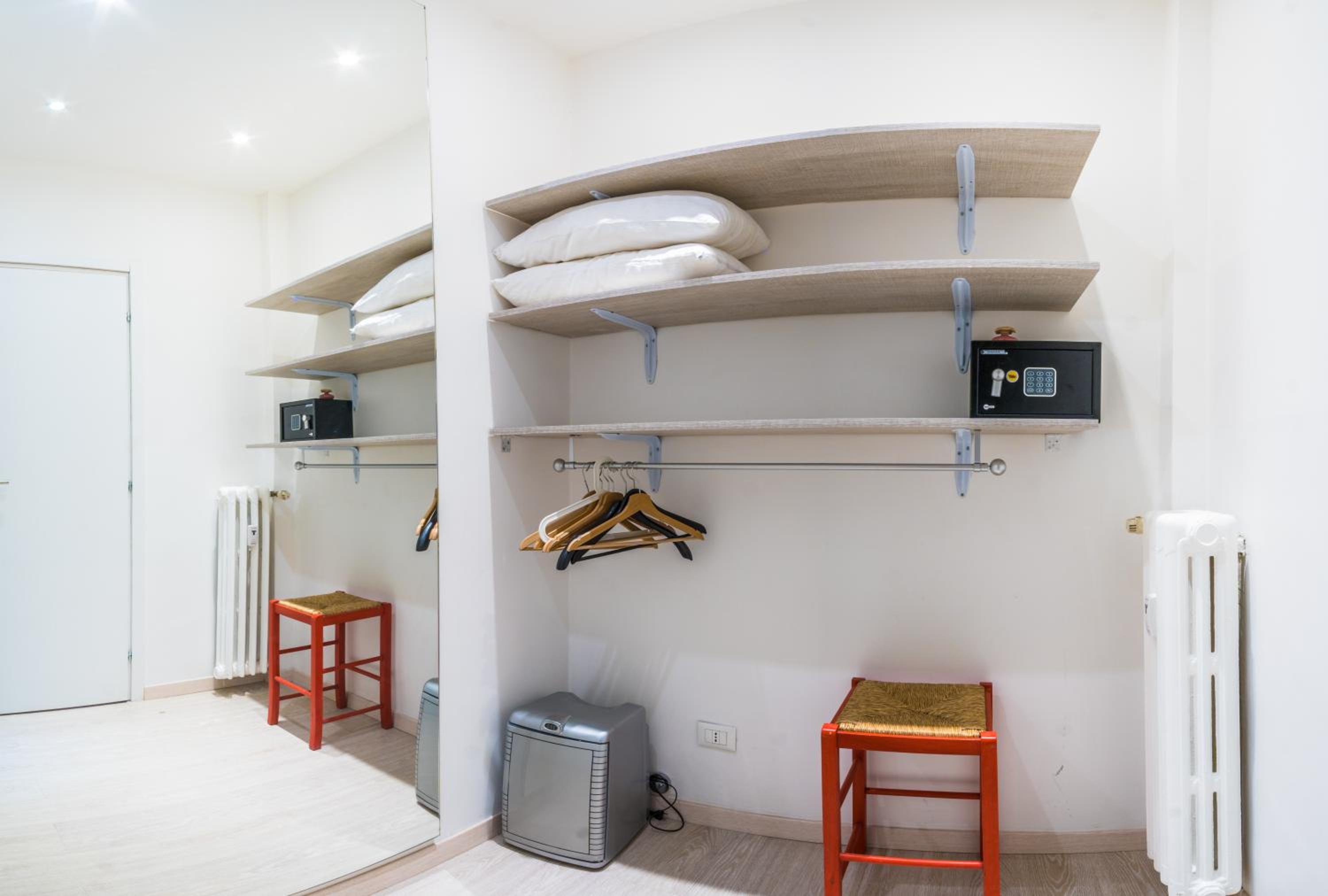 Superior Quadruple Room - Photo 12
