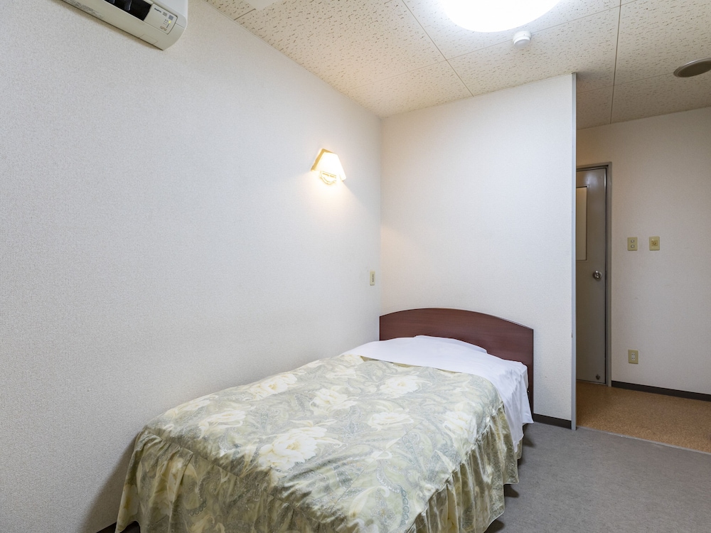 Single Room with Shared Bathroom, Smoking photo 1