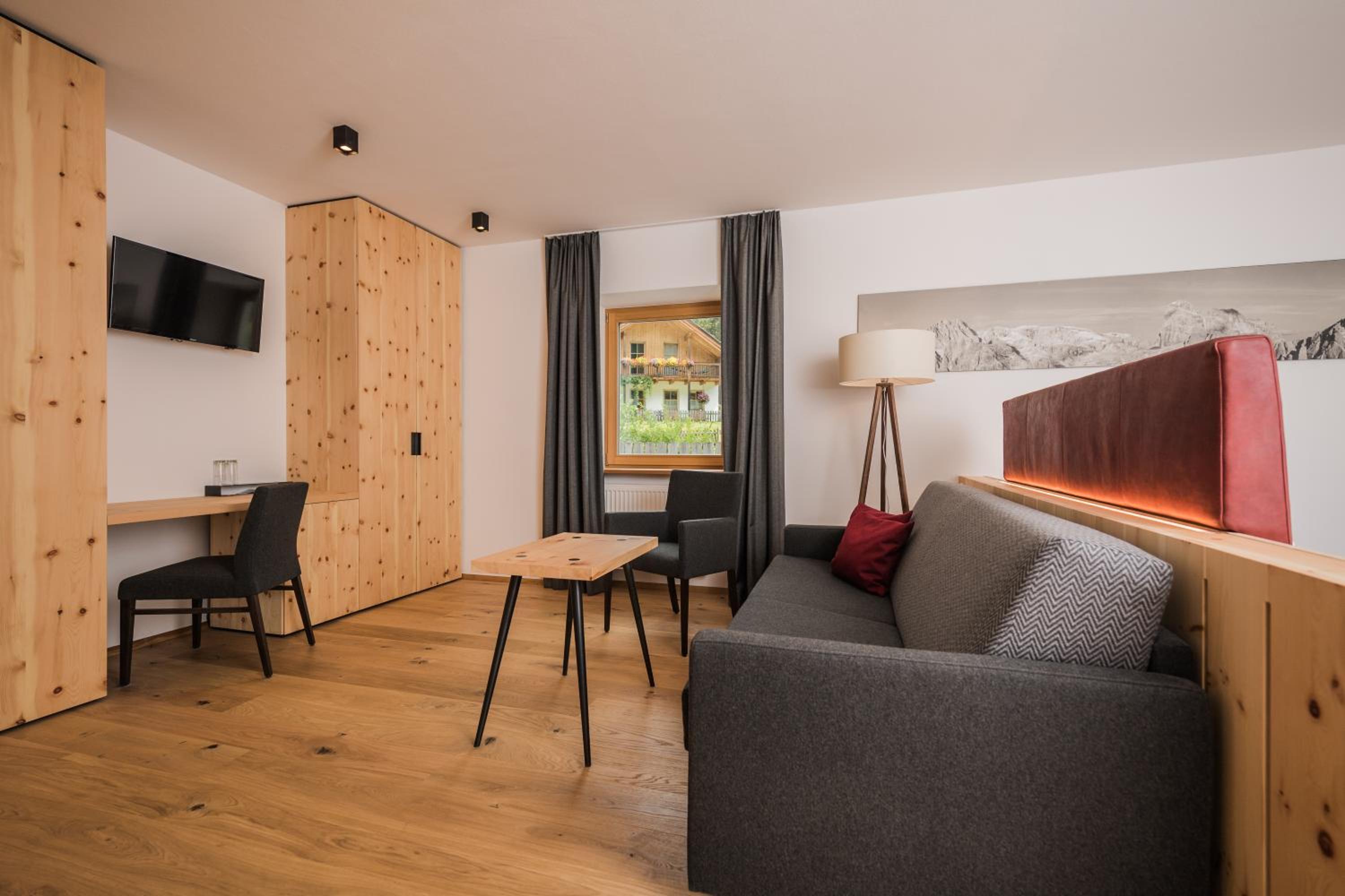 Junior Suite with Mountain View photo 2