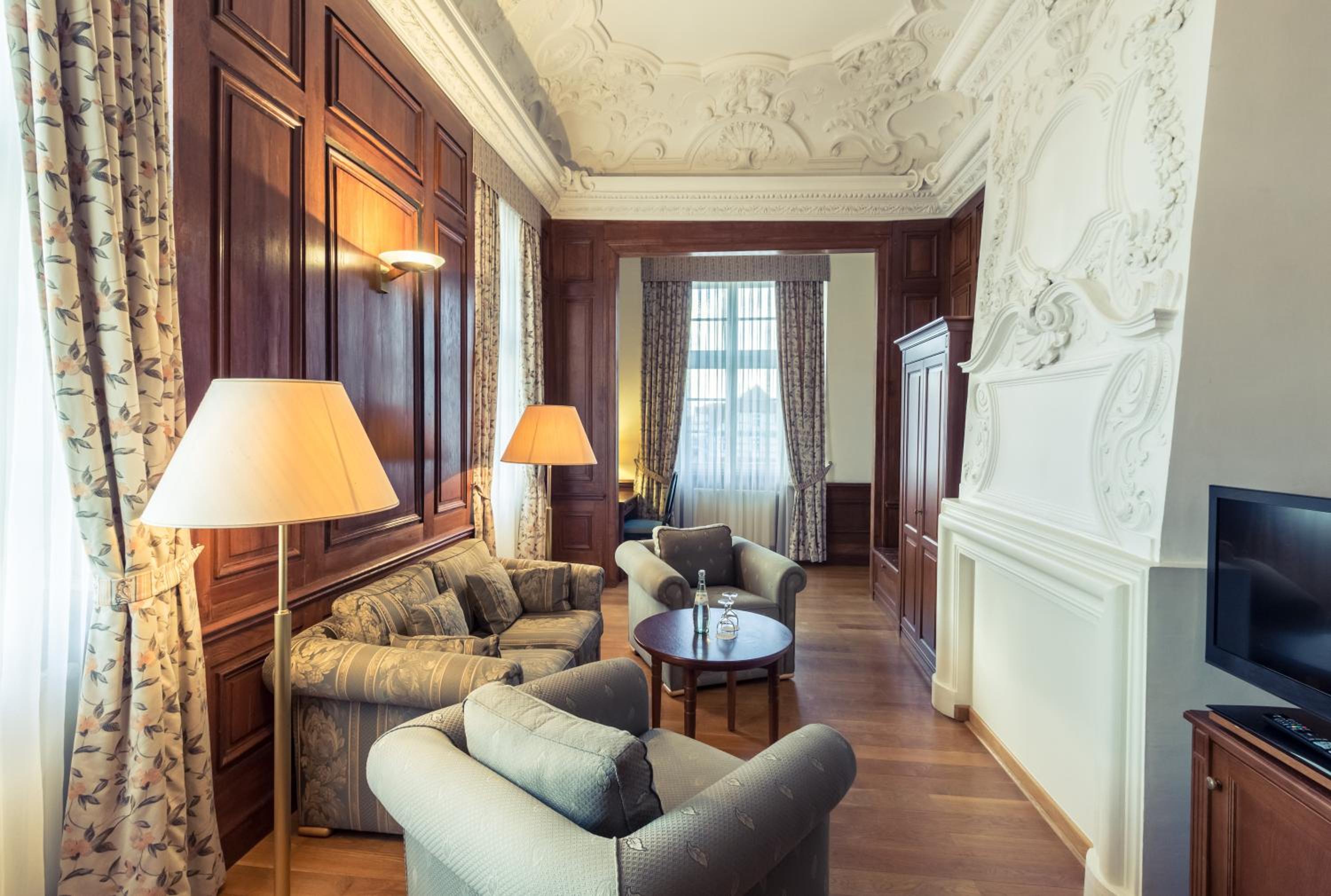 Deluxe Suite - Photo 1