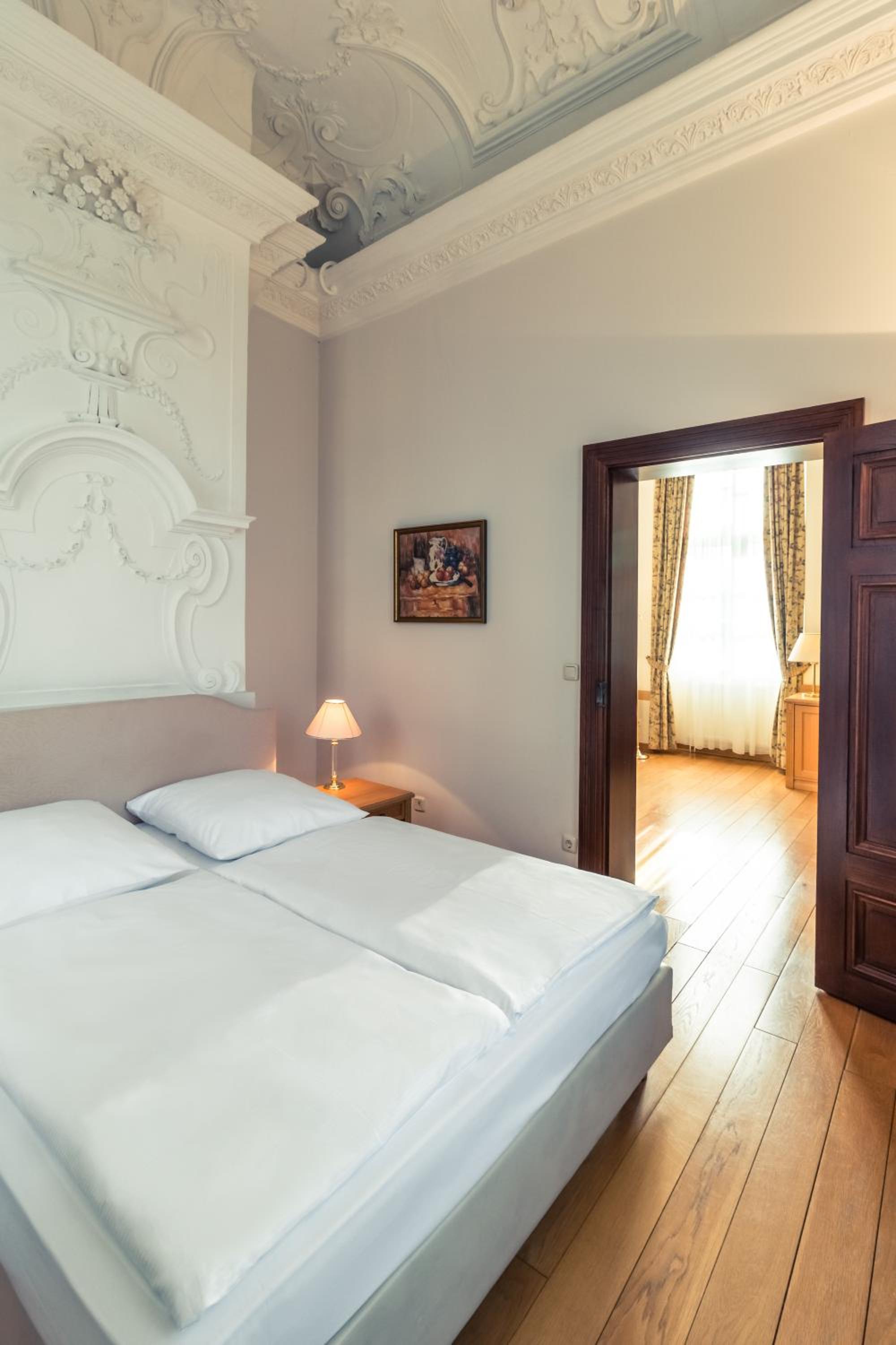 Deluxe Suite - Photo 3