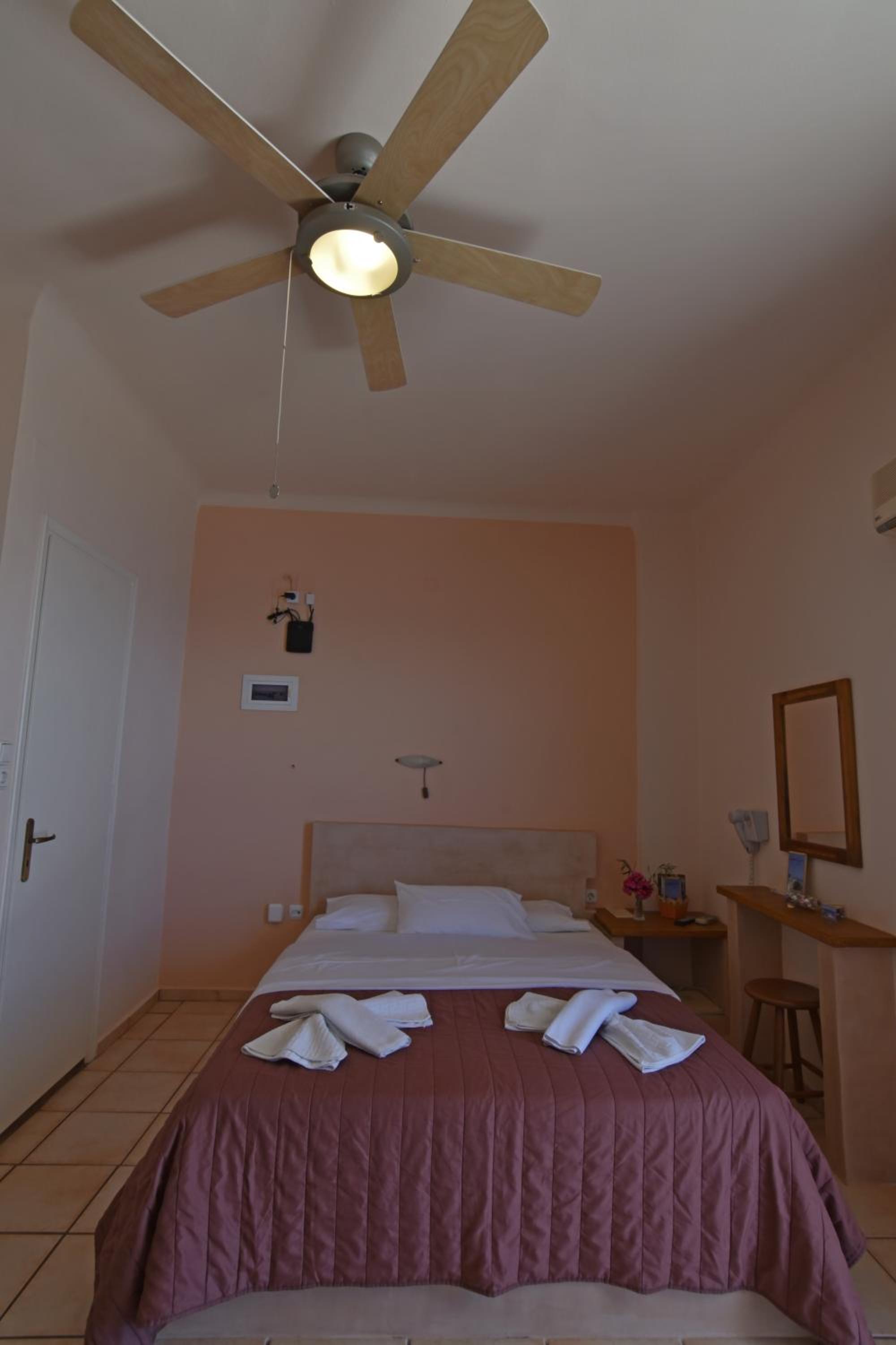 Studio (2 Adults)