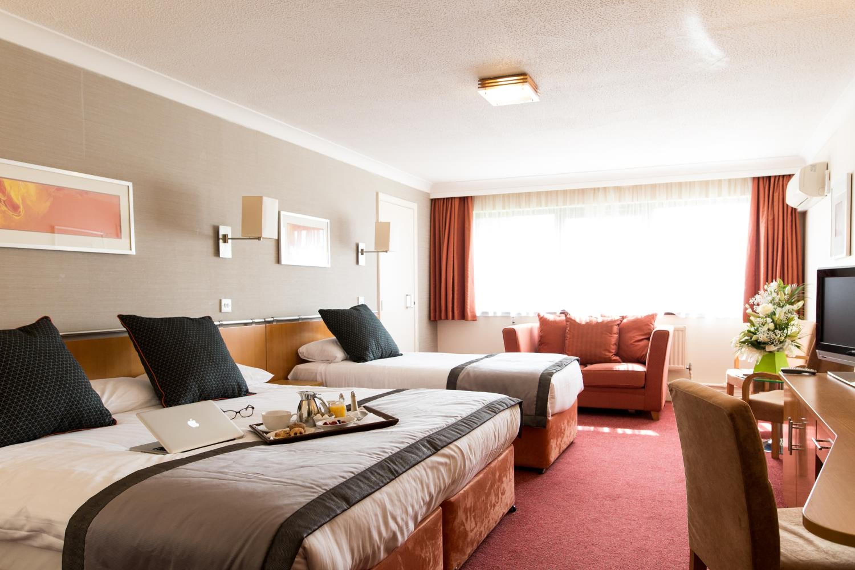 Standard Family Room with King Bed and Single Bed - Photo 2