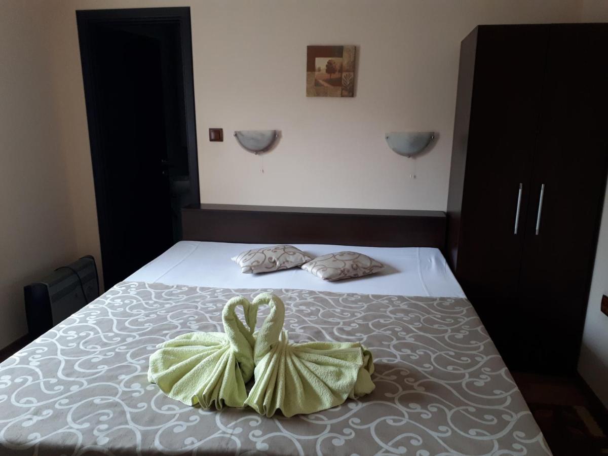 Double Room with Private Bathroom photo 2