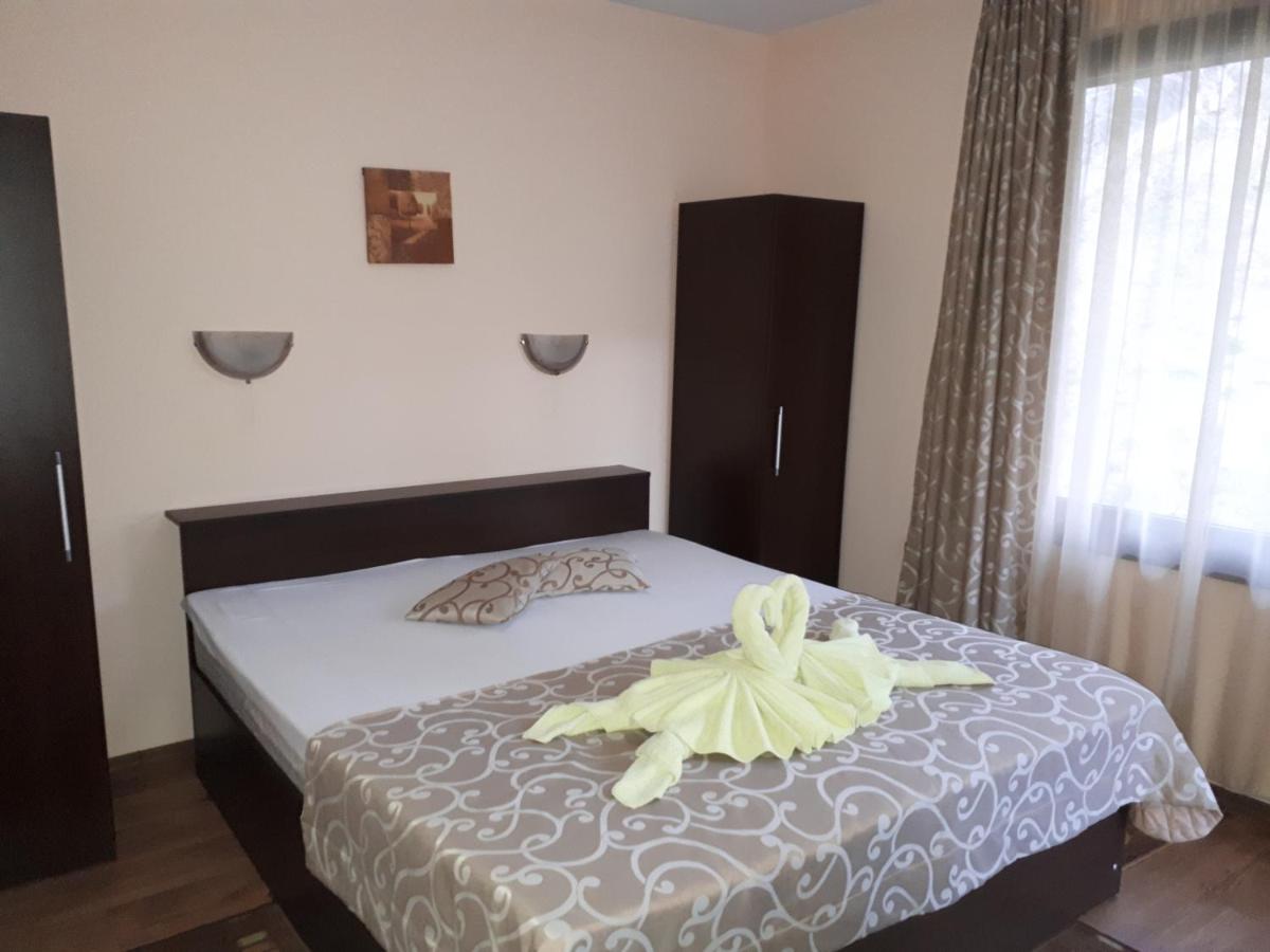 Double Room with Private Bathroom photo 1