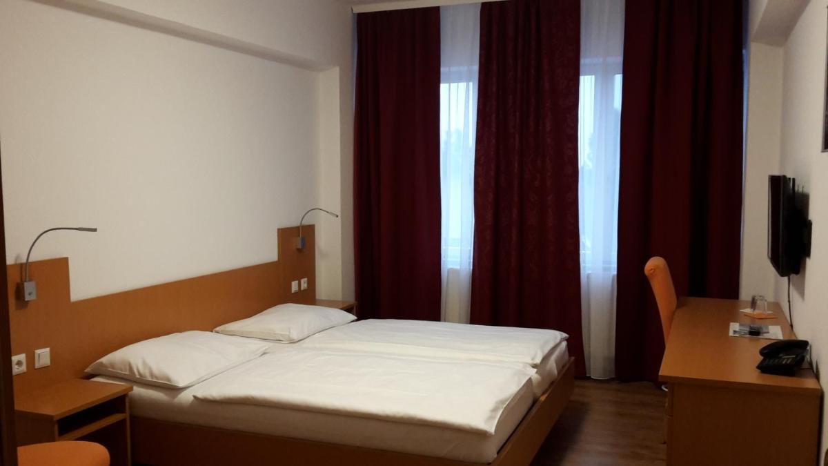 Double Room with Private Bathroom photo 1