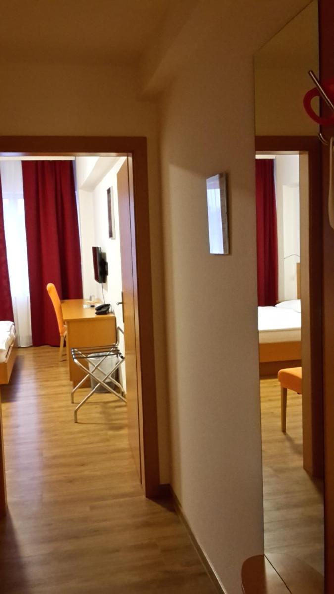 Double Room with Private Bathroom photo 3