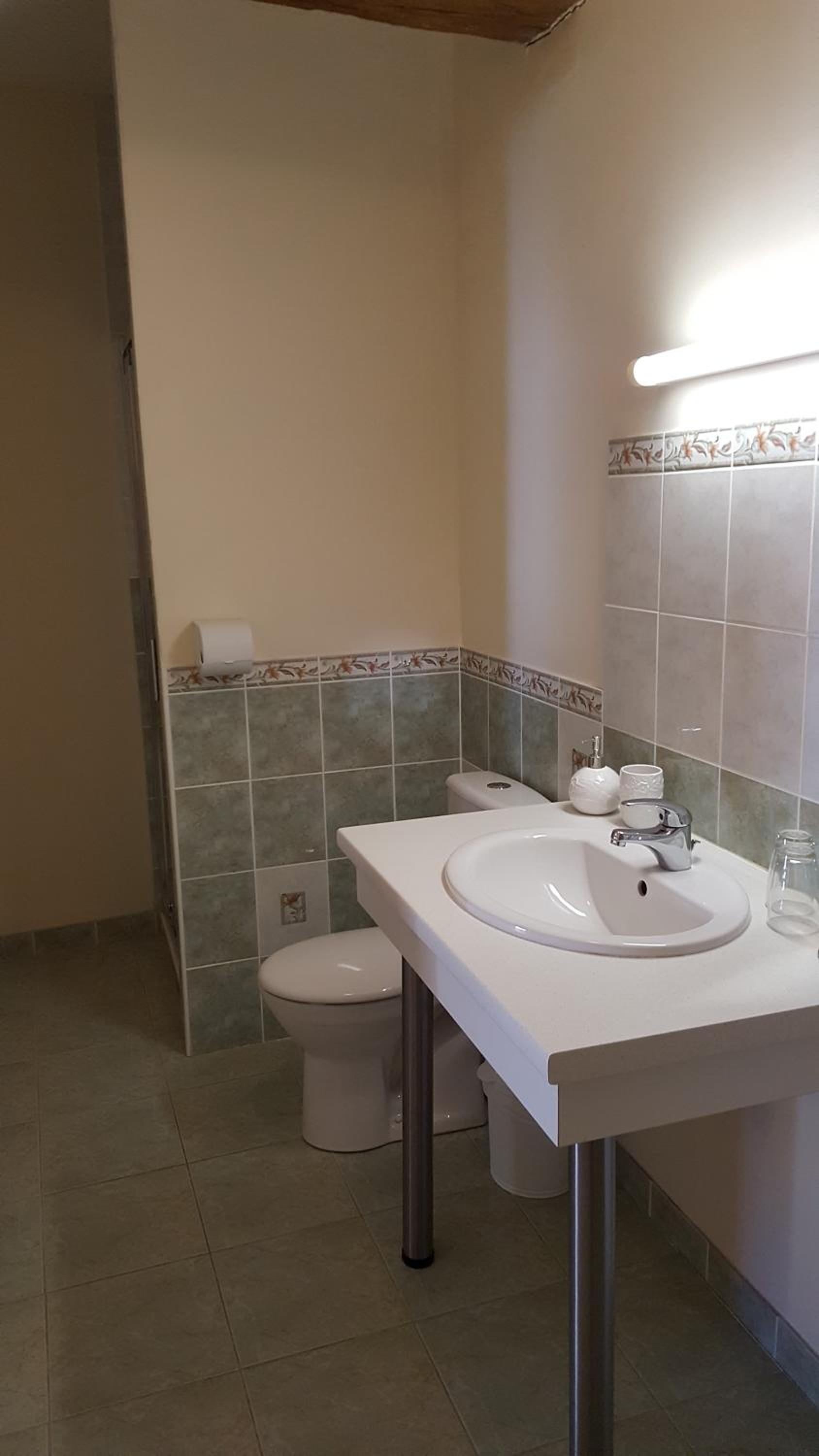 Double or Twin Room - Photo 5