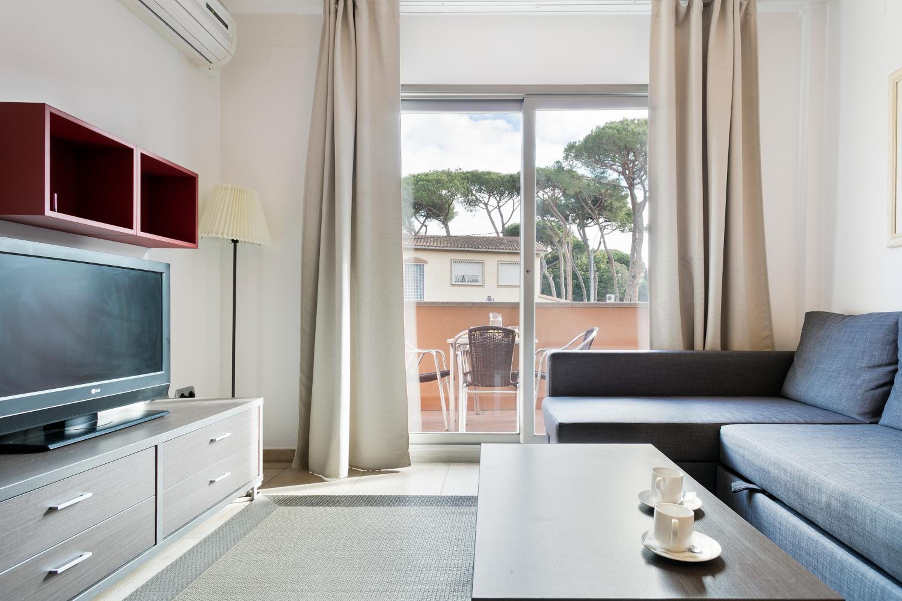 One-Bedroom Apartment with Balcony, photo 7