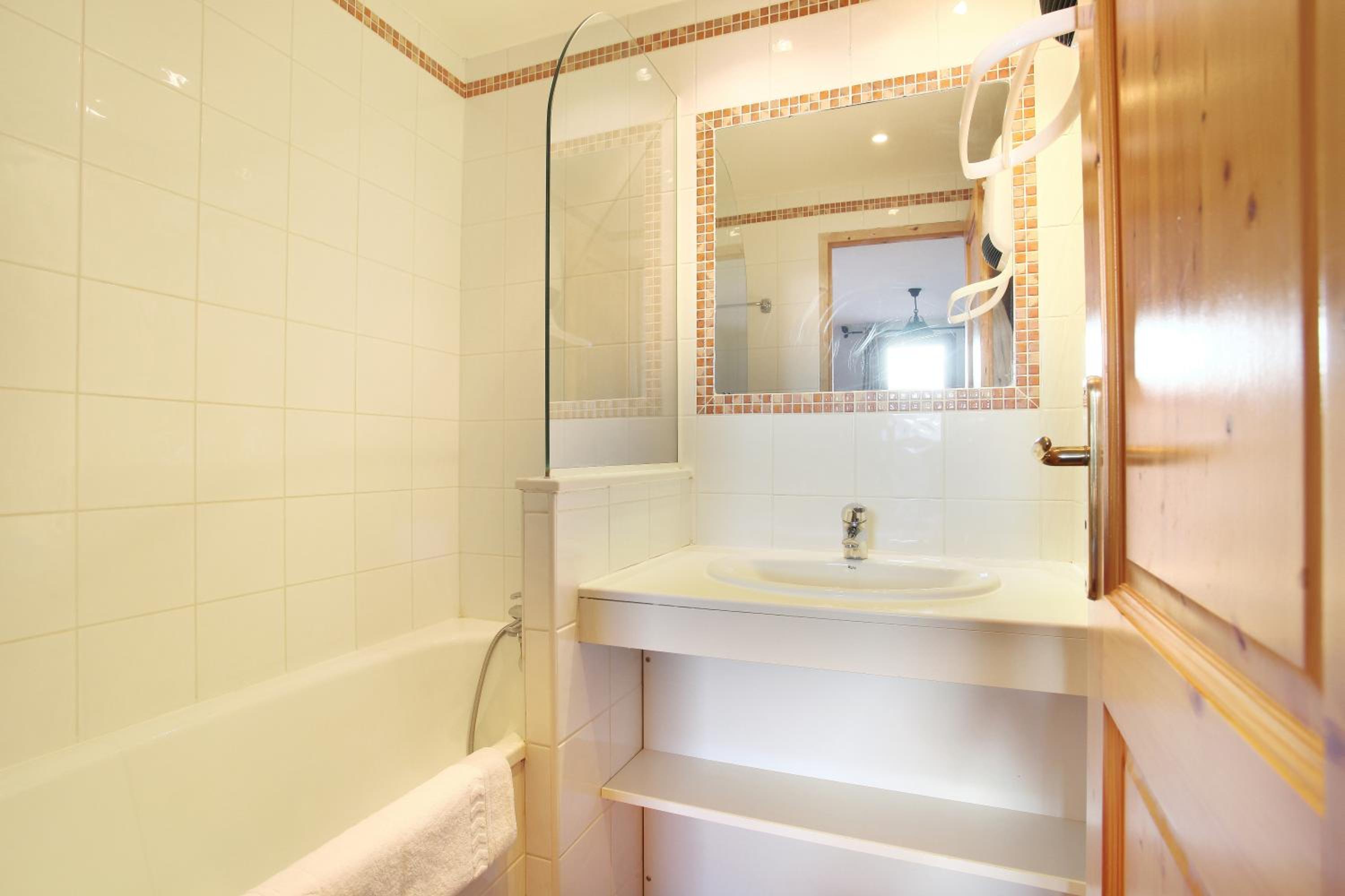 2-Room Apartment - 4 people photo 3