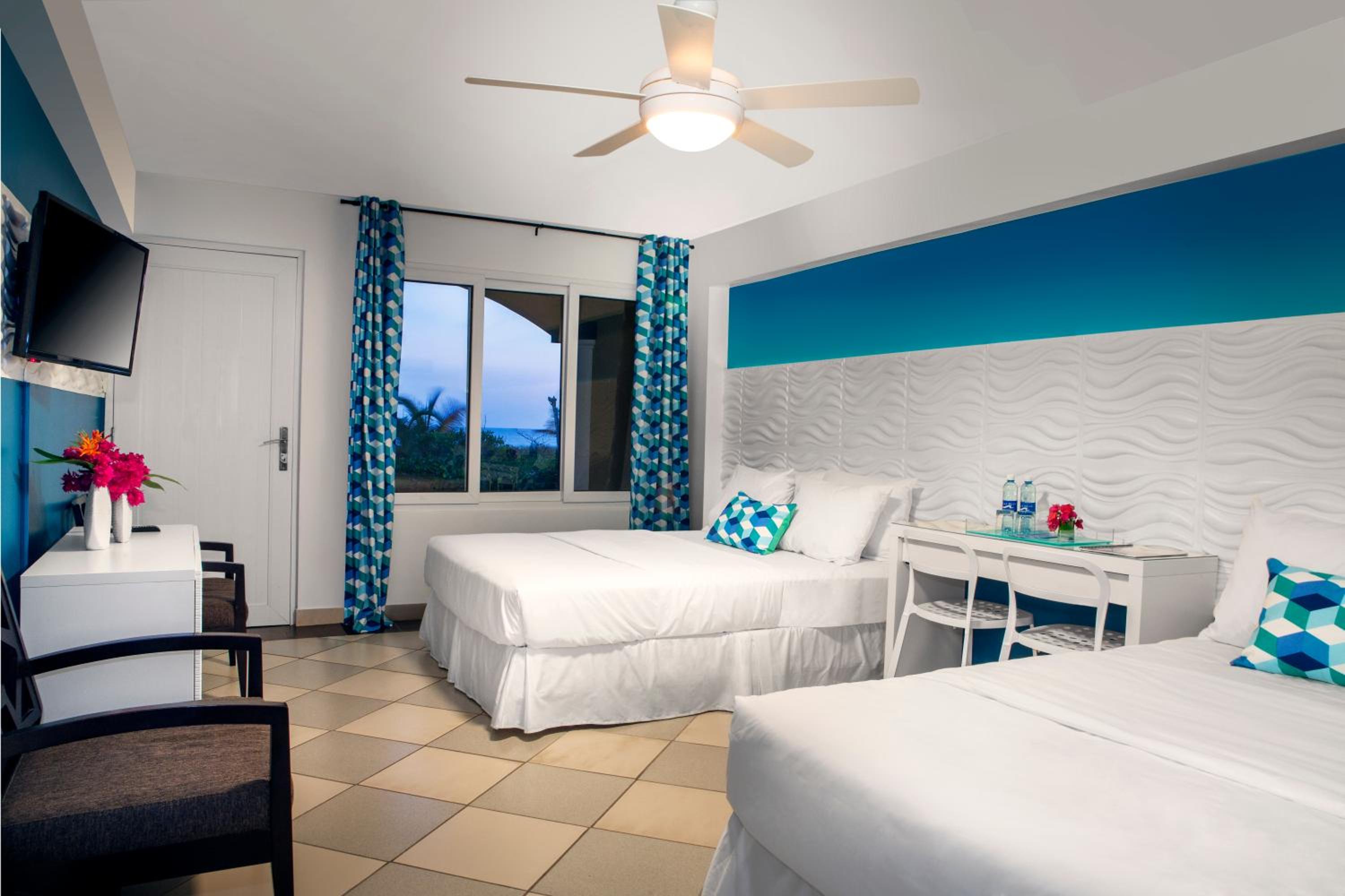 Queen Room with Two Queen Beds - Ocean Front with Terrace - Photo 3