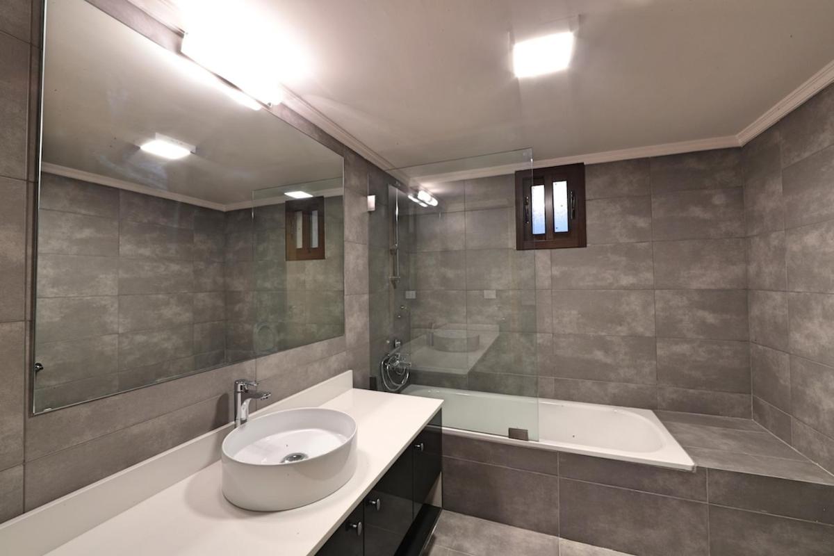 Deluxe Apartment photo 2
