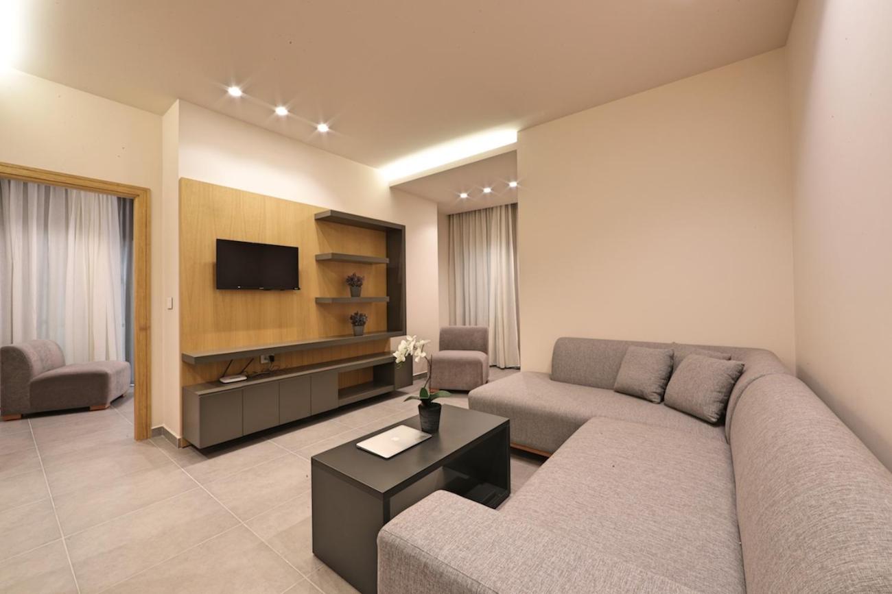 One-Bedroom Apartment photo 1